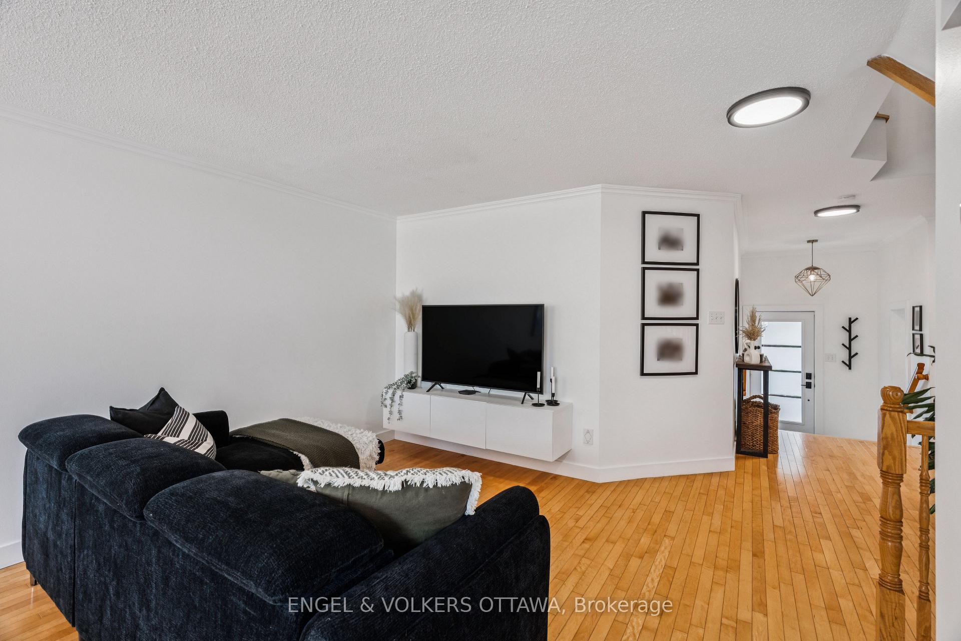 Photo 7 of 6285 Sablewood Place, Ottawa, Chapel Hill — HOMEH