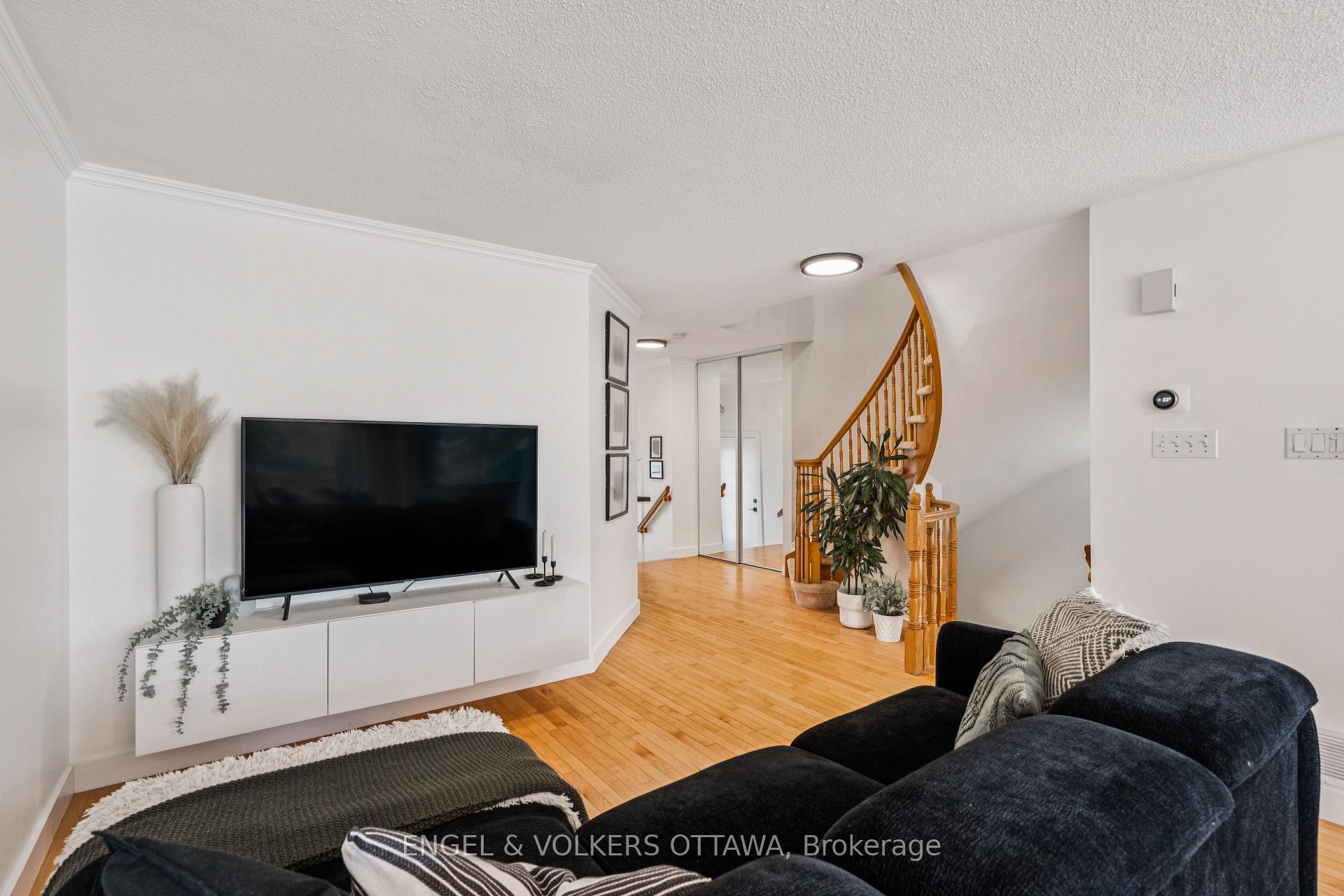 Photo 8 of 6285 Sablewood Place, Ottawa, Chapel Hill — HOMEH