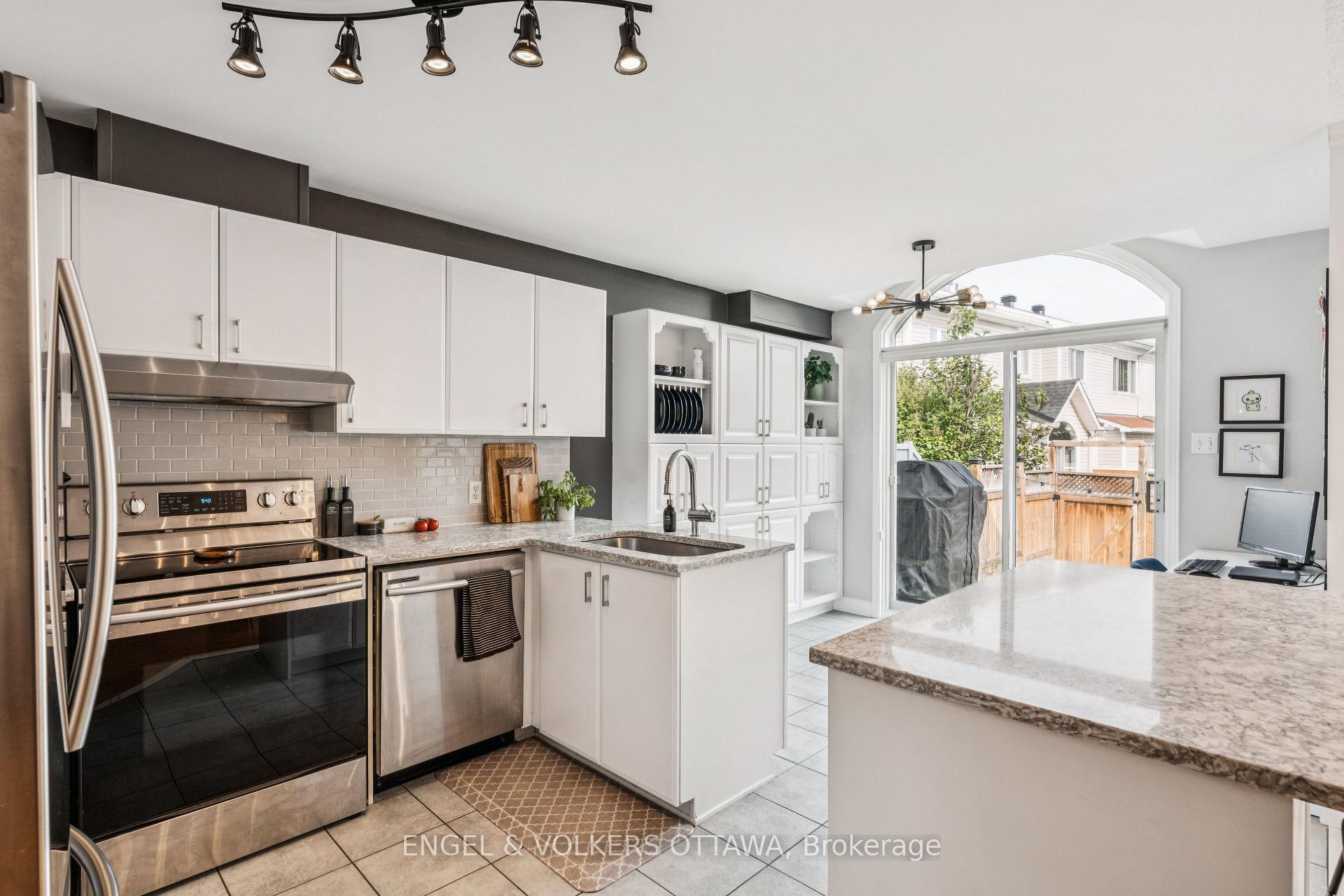 Photo 11 of 6285 Sablewood Place, Ottawa, Chapel Hill — HOMEH