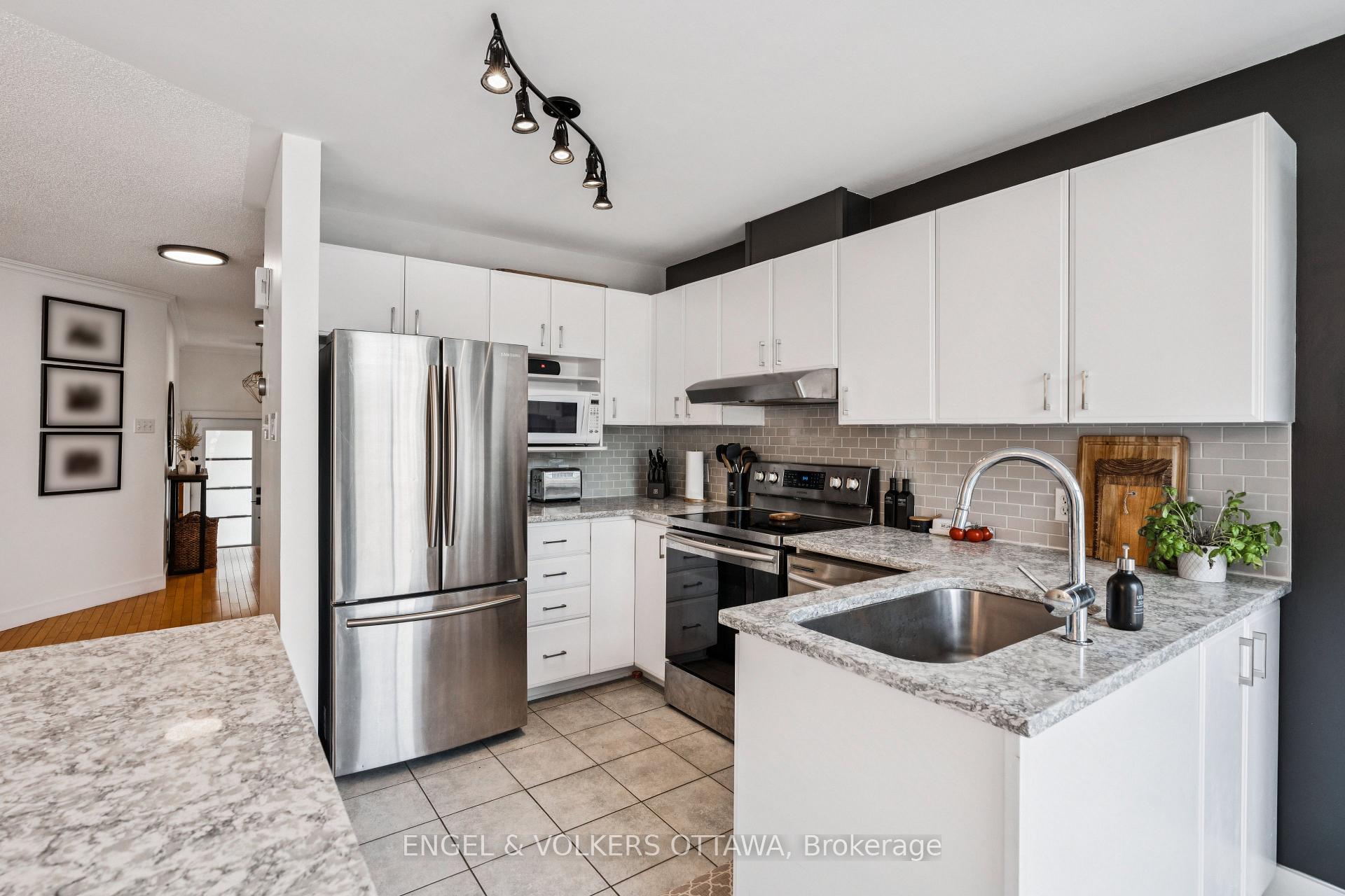 Photo 12 of 6285 Sablewood Place, Ottawa, Chapel Hill — HOMEH