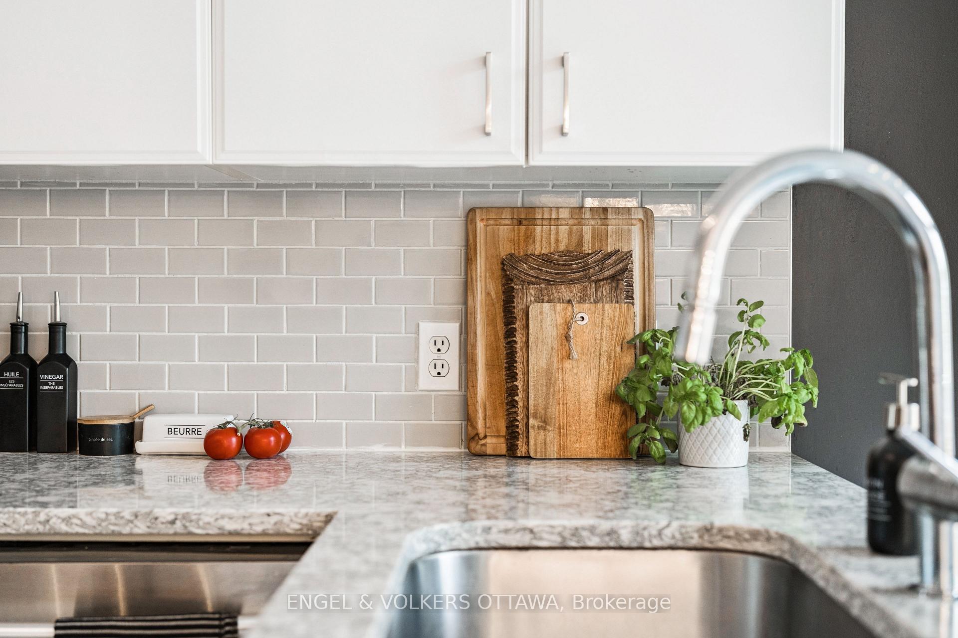 Photo 14 of 6285 Sablewood Place, Ottawa, Chapel Hill — HOMEH