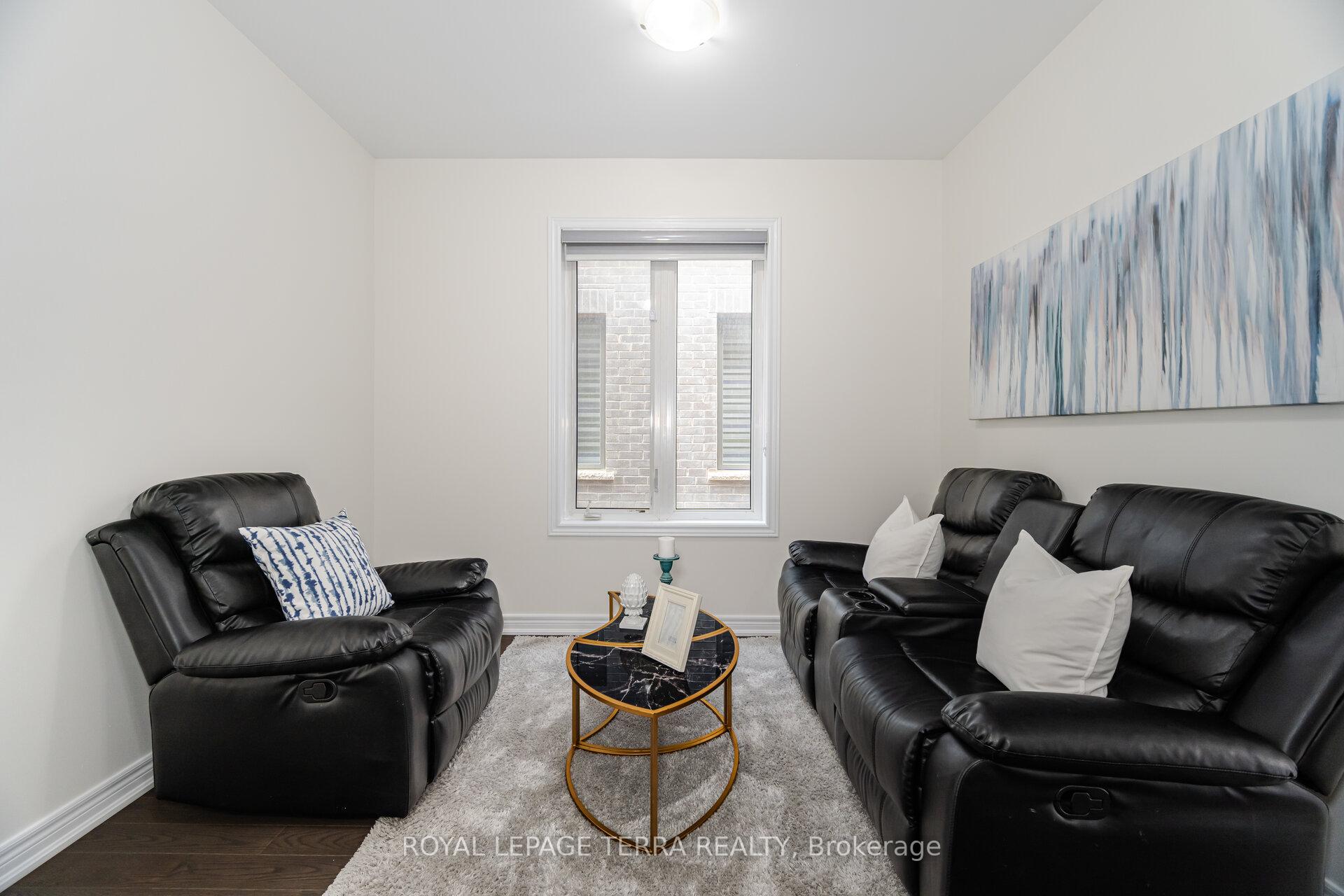 Photo 5 of 47 Cobriza Crescent, Brampton, Northwest Brampton — HOMEH