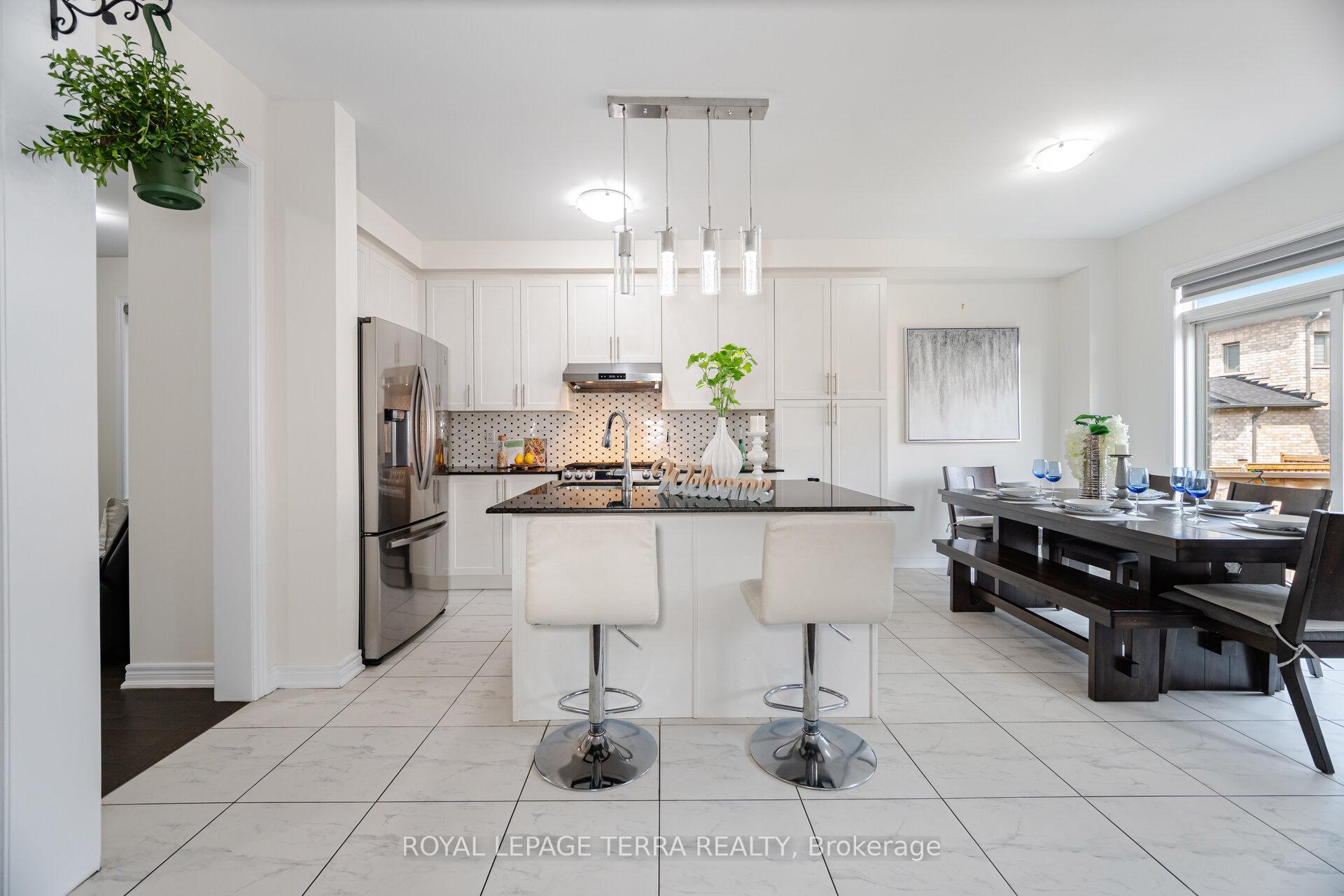 Photo 3 of 47 Cobriza Crescent, Brampton, Northwest Brampton — HOMEH