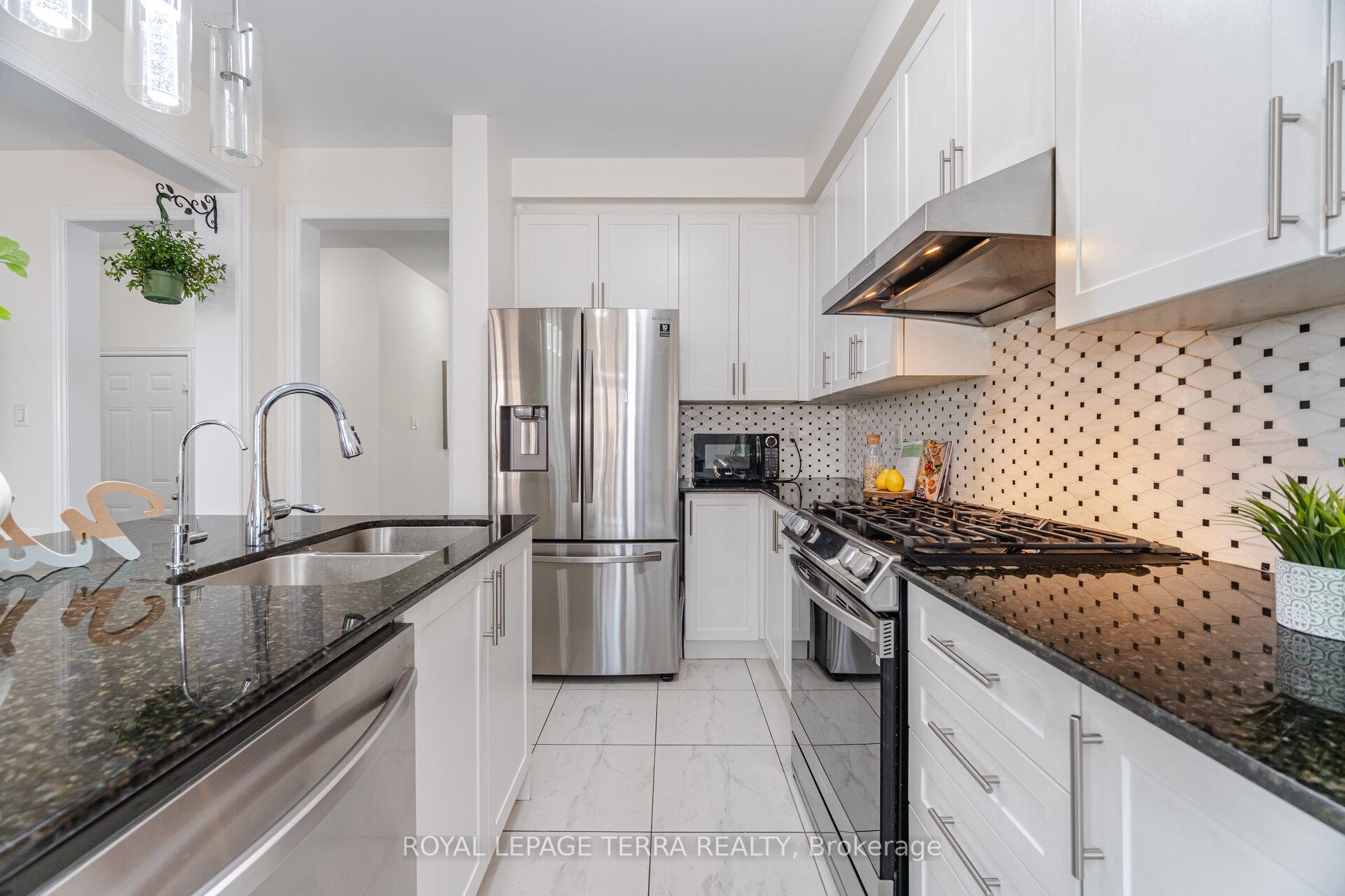 Photo 7 of 47 Cobriza Crescent, Brampton, Northwest Brampton — HOMEH