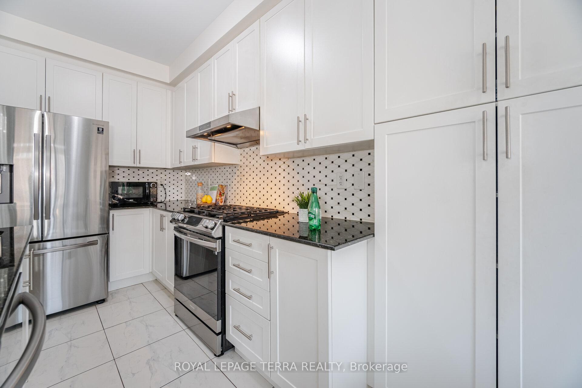 Photo 6 of 47 Cobriza Crescent, Brampton, Northwest Brampton — HOMEH