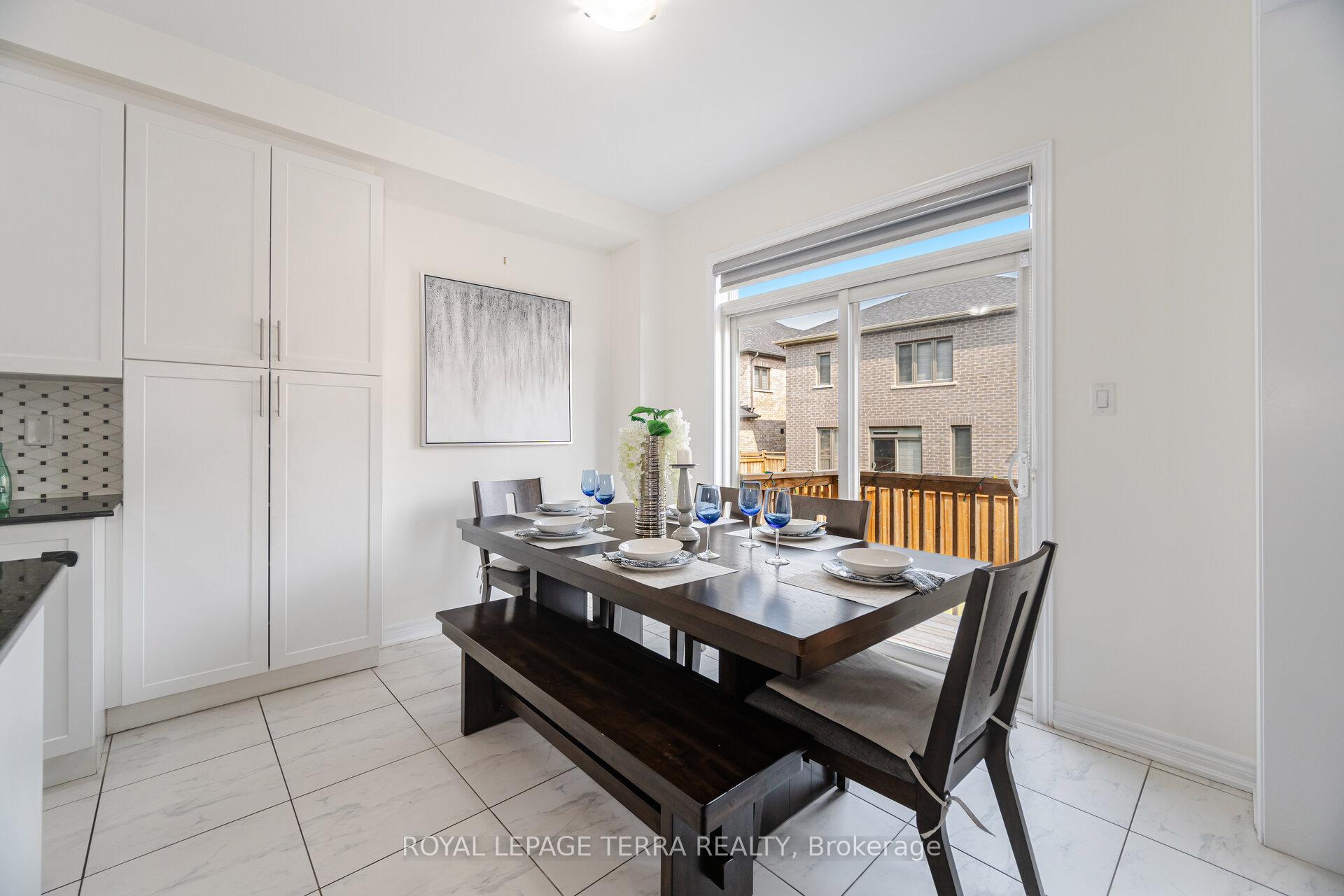 Photo 8 of 47 Cobriza Crescent, Brampton, Northwest Brampton — HOMEH