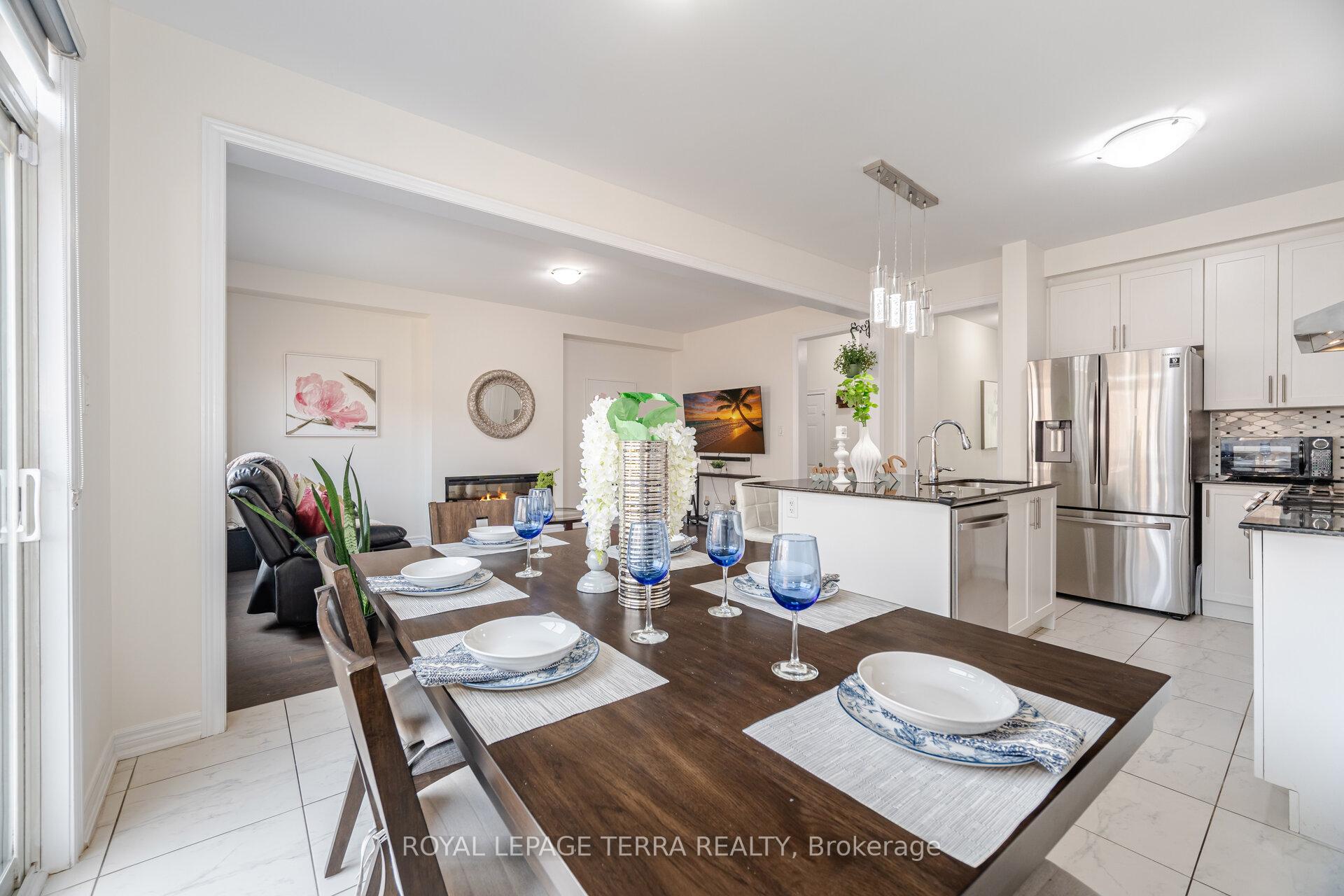 Photo 10 of 47 Cobriza Crescent, Brampton, Northwest Brampton — HOMEH