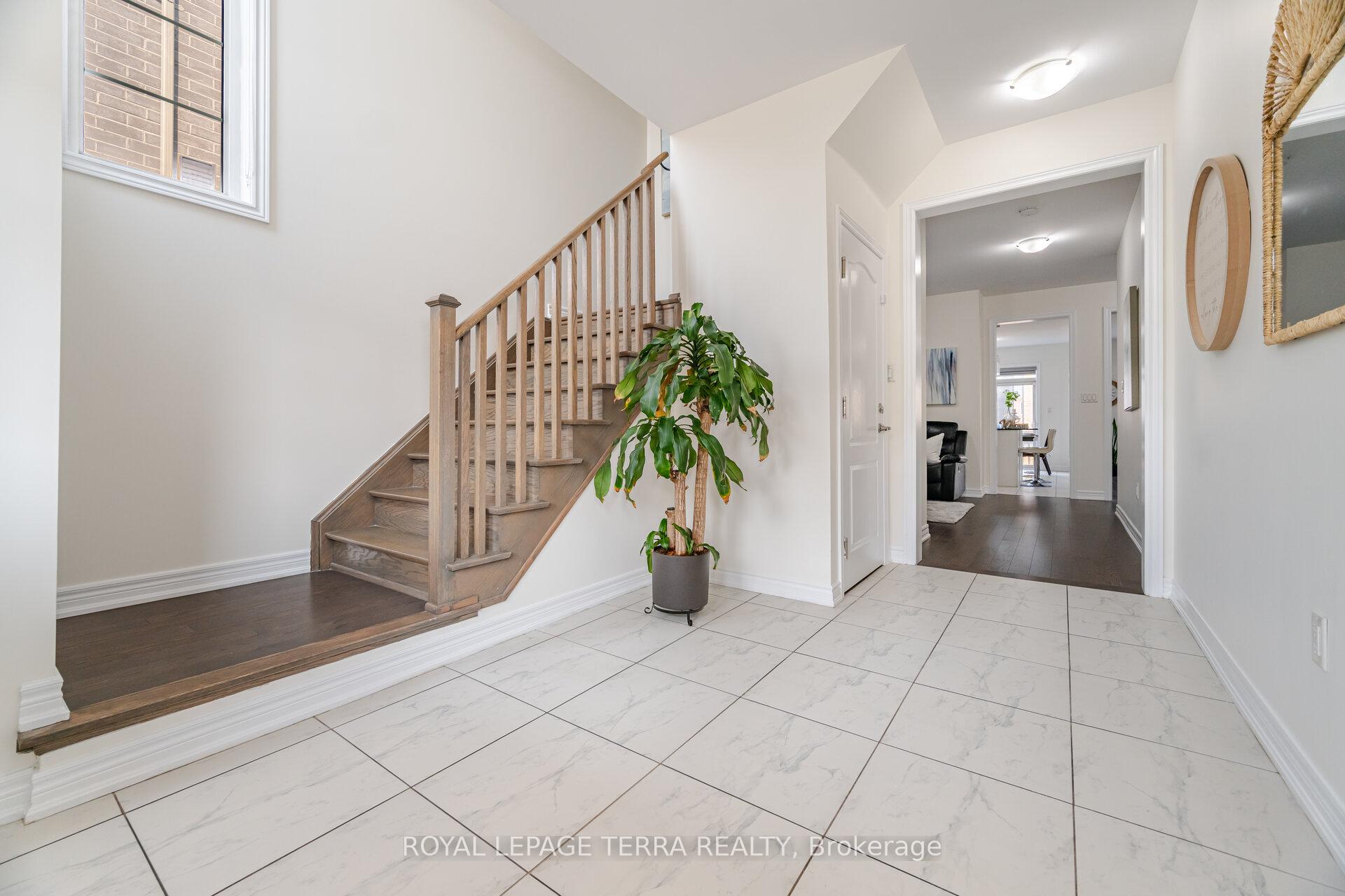 Photo 14 of 47 Cobriza Crescent, Brampton, Northwest Brampton — HOMEH
