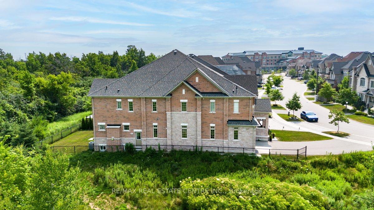 Photo 4 of 22 Malaspina Close N, Brampton, Bram West — HOMEH