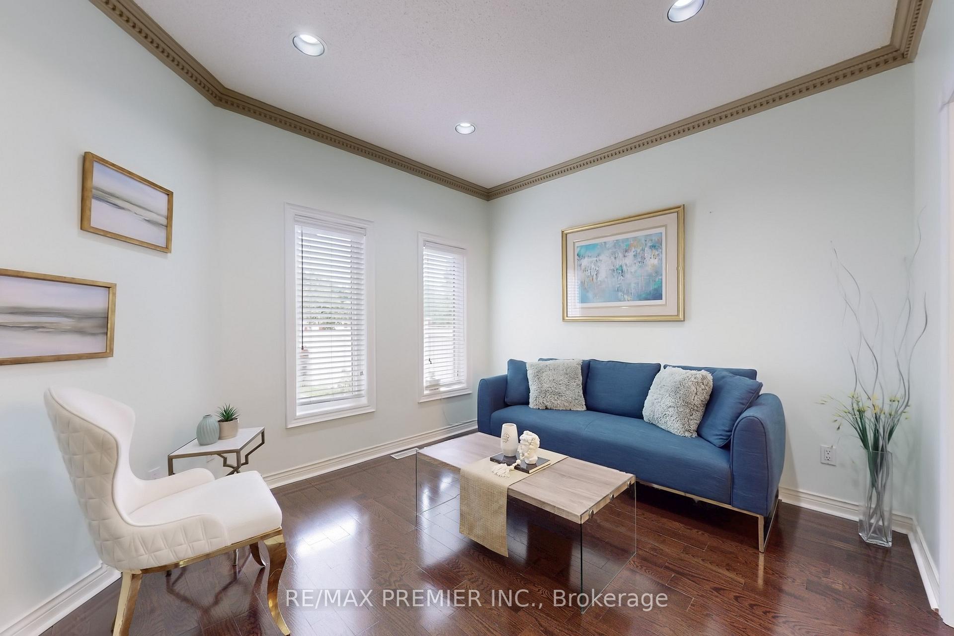 Photo 10 of 6 Bighorn Crescent, Brampton, Sandringham-Wellington — HOMEH
