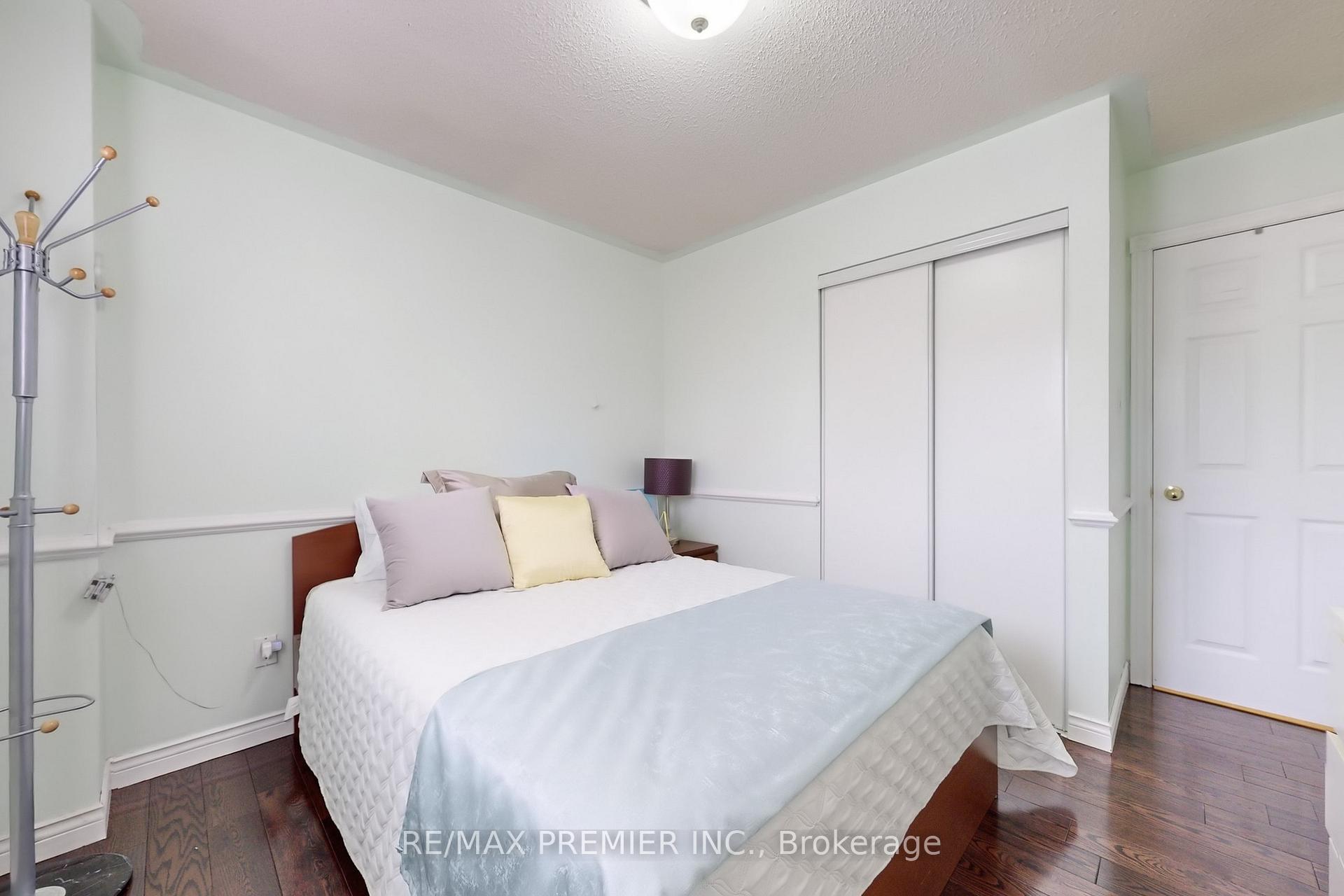 Photo 19 of 6 Bighorn Crescent, Brampton, Sandringham-Wellington — HOMEH