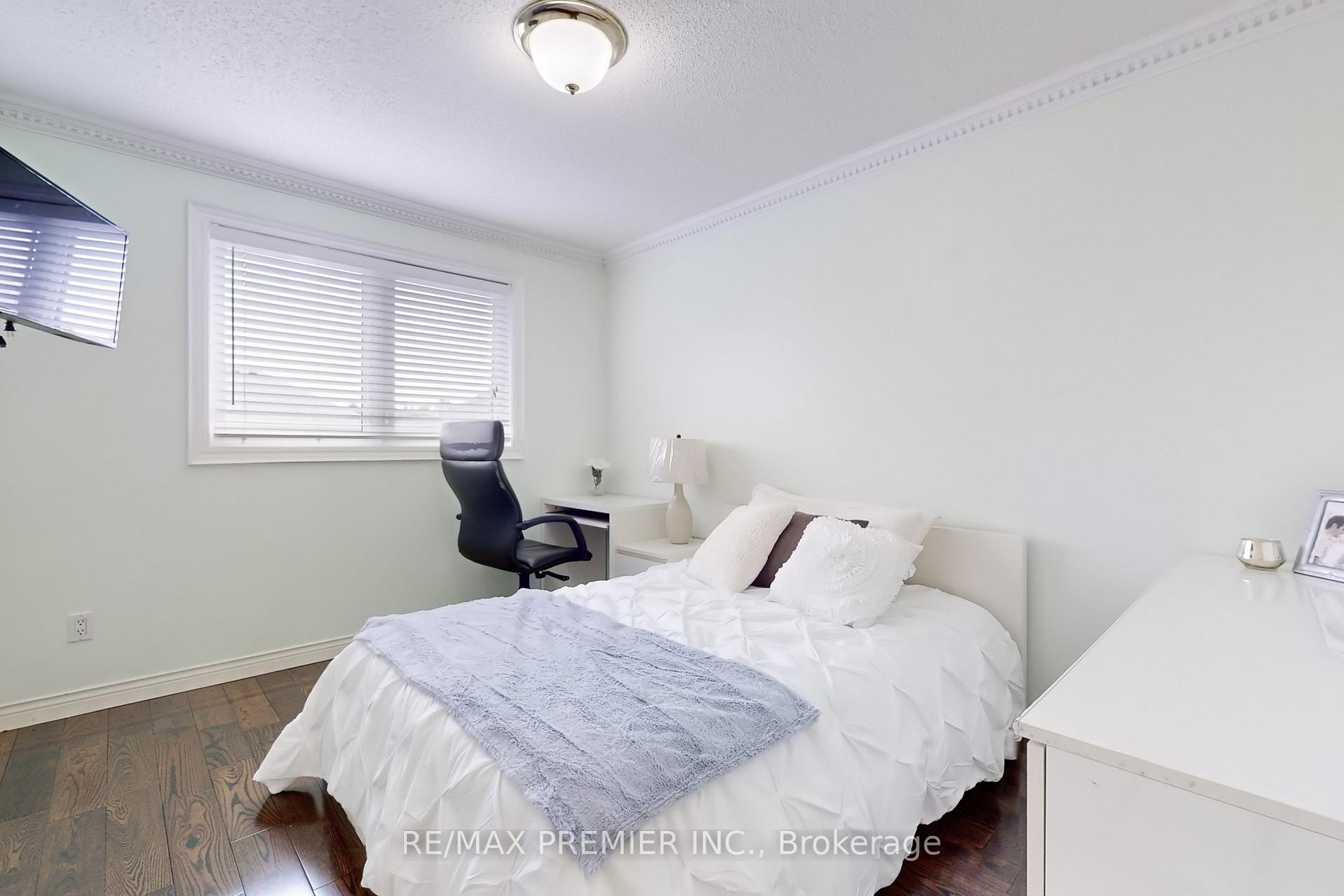 Photo 16 of 6 Bighorn Crescent, Brampton, Sandringham-Wellington — HOMEH