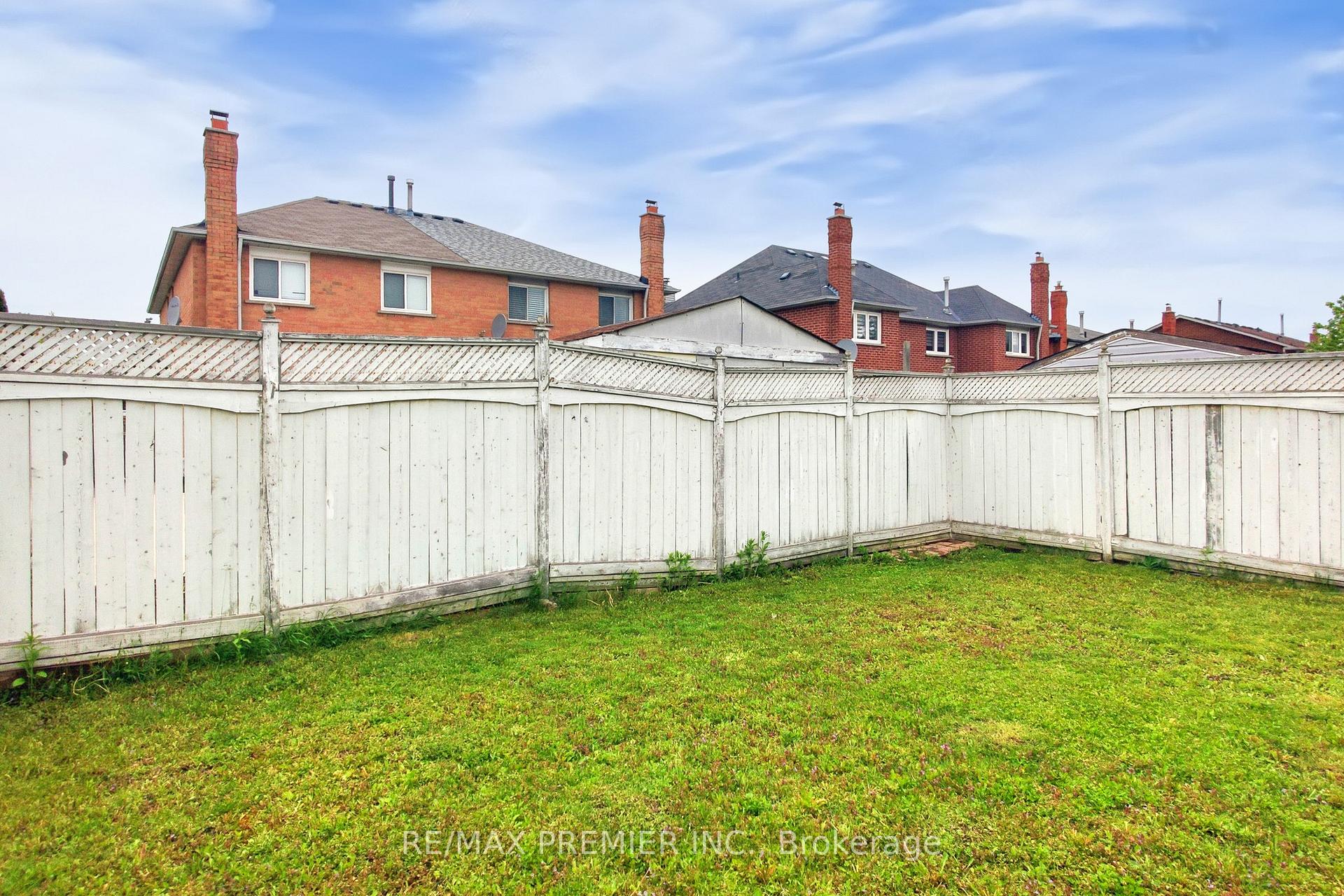 Photo 28 of 6 Bighorn Crescent, Brampton, Sandringham-Wellington — HOMEH