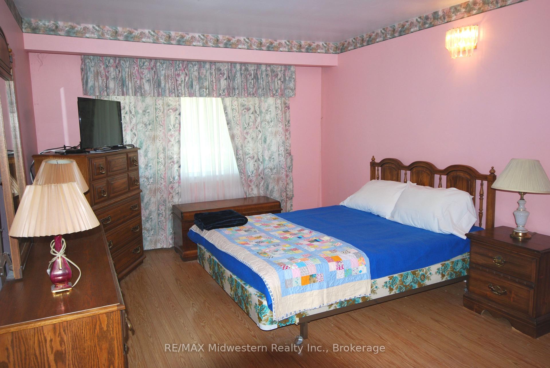 Photo 10 of 68 Elora Street N, Minto — HOMEH