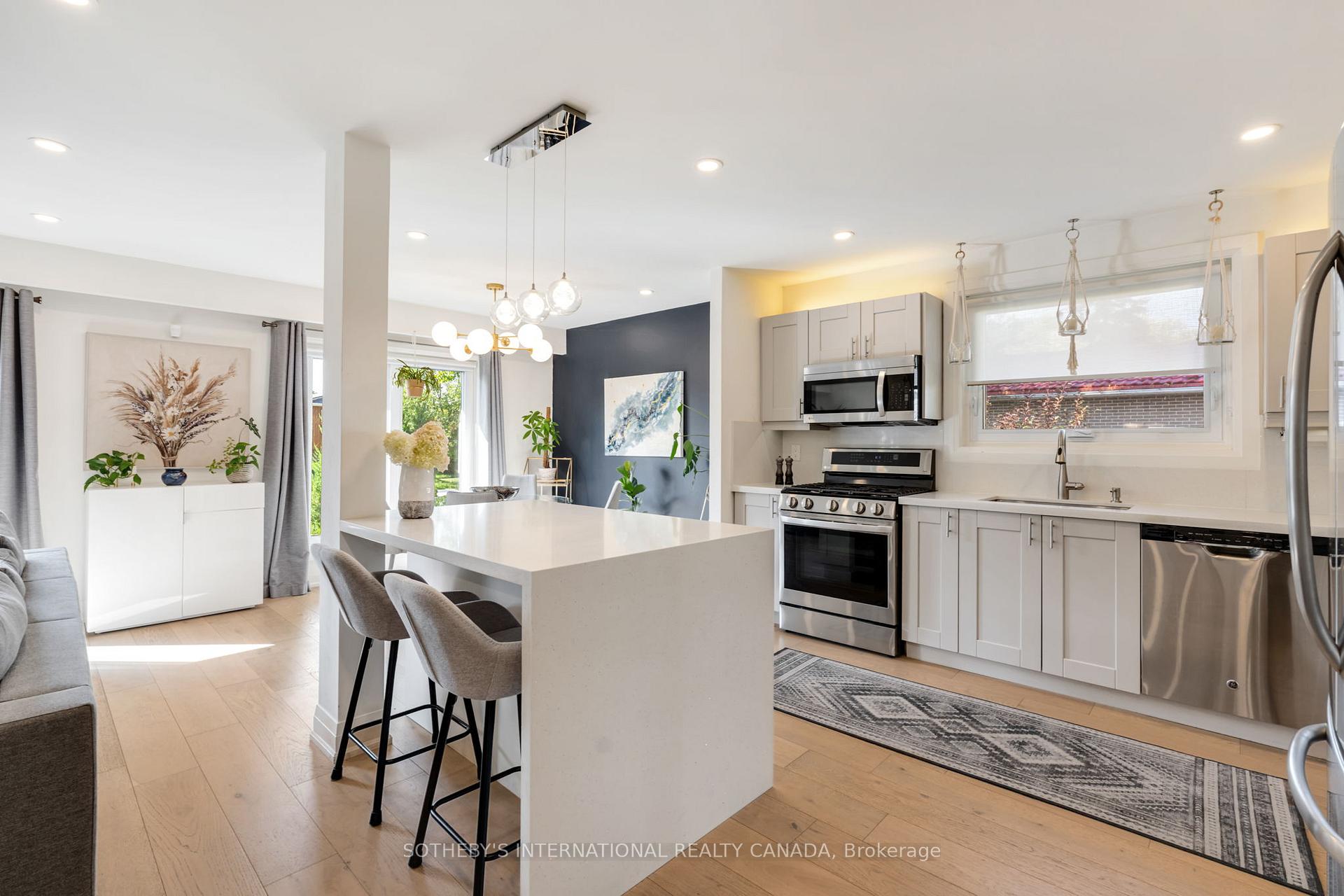 Photo 5 of 902 Vistula Drive, Pickering, West Shore — HOMEH