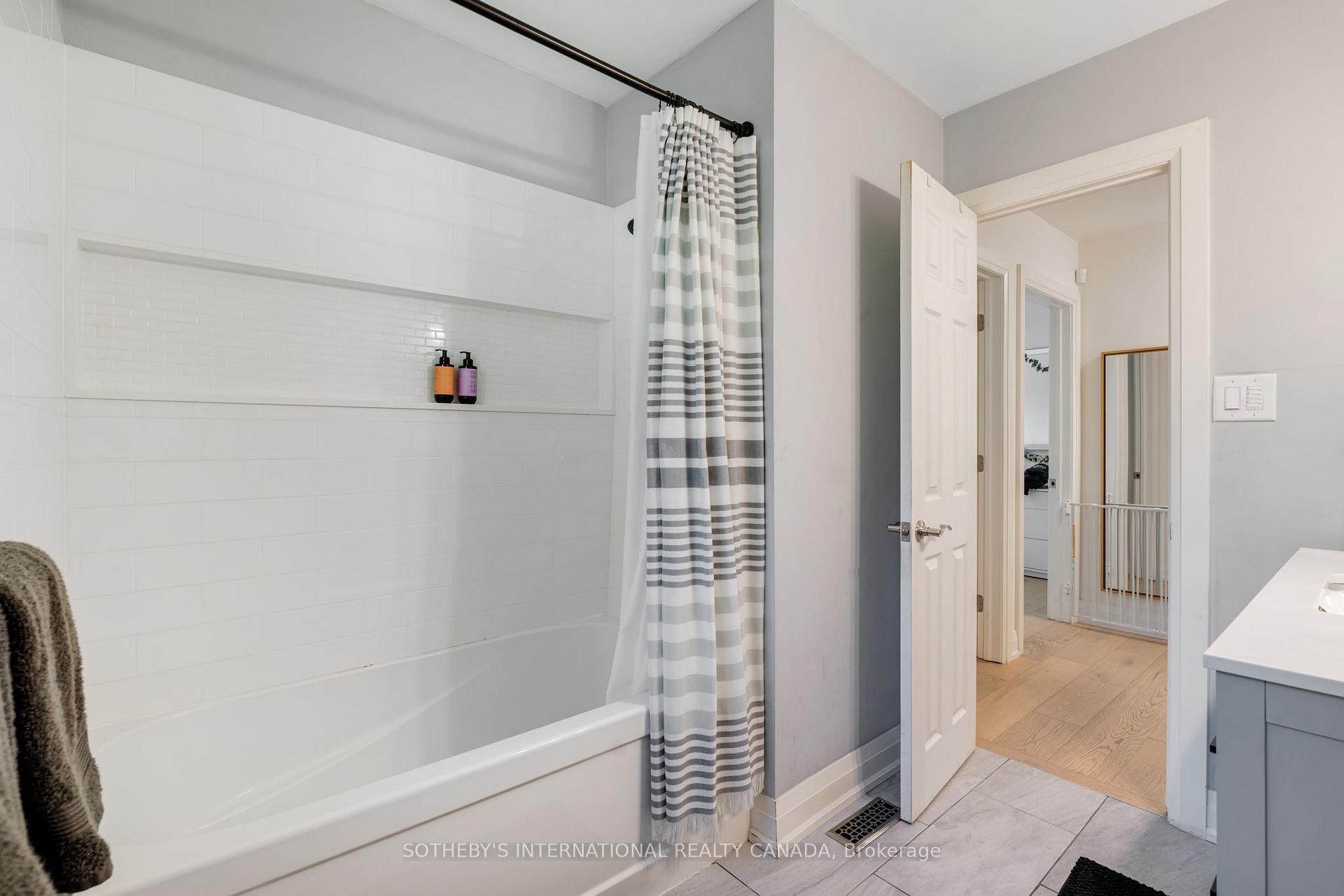 Photo 14 of 902 Vistula Drive, Pickering, West Shore — HOMEH