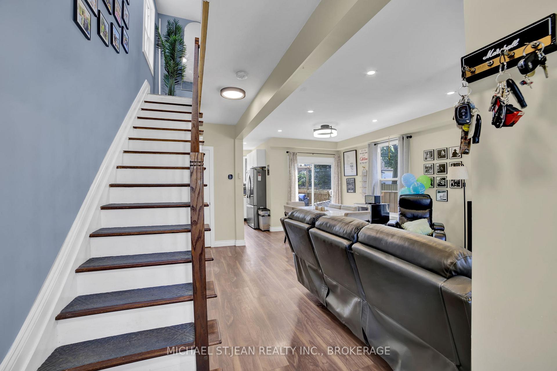 Photo 13 of 6 Frederick Avenue, Hamilton, Crown Point — HOMEH