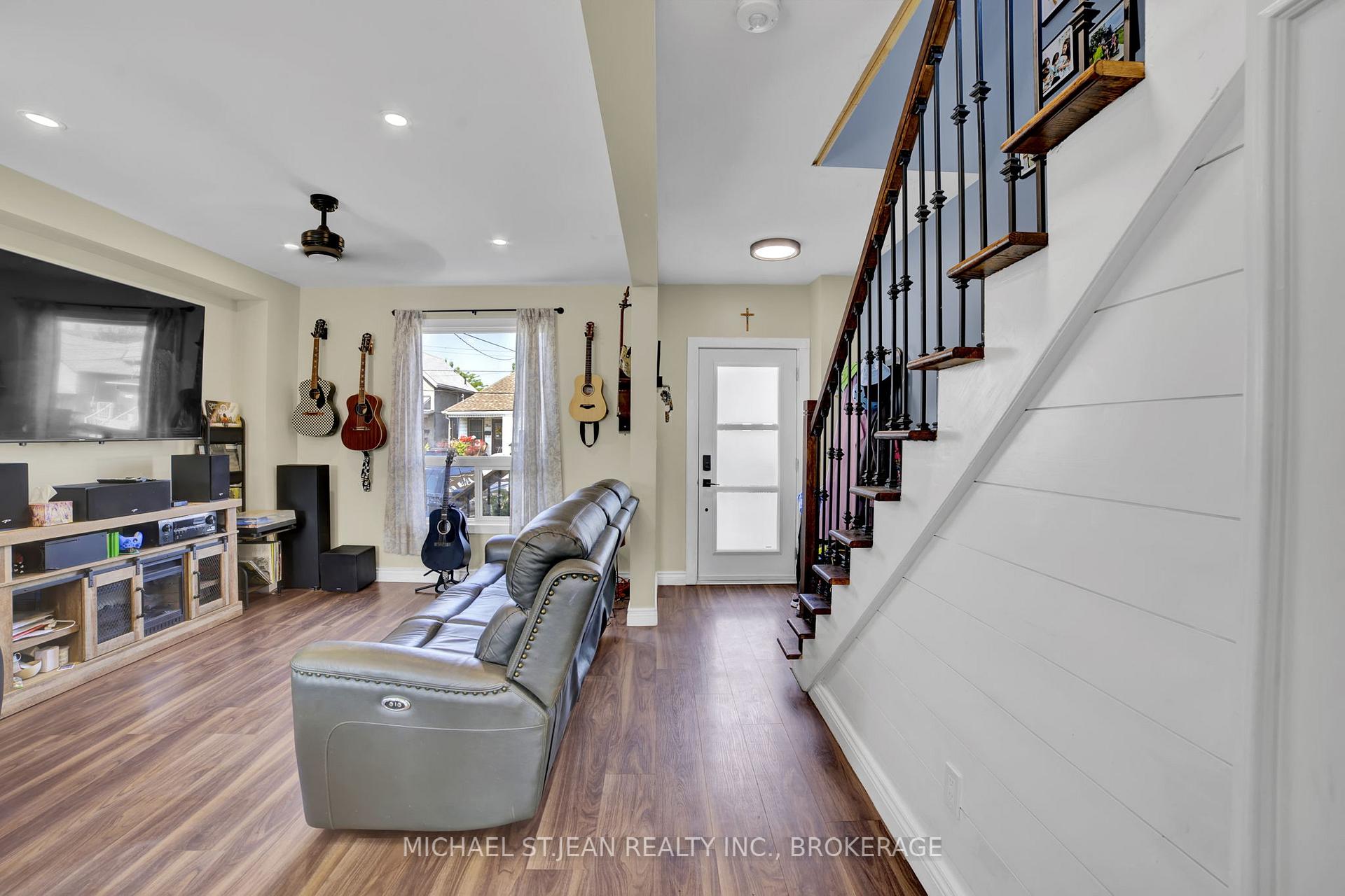 Photo 6 of 6 Frederick Avenue, Hamilton, Crown Point — HOMEH