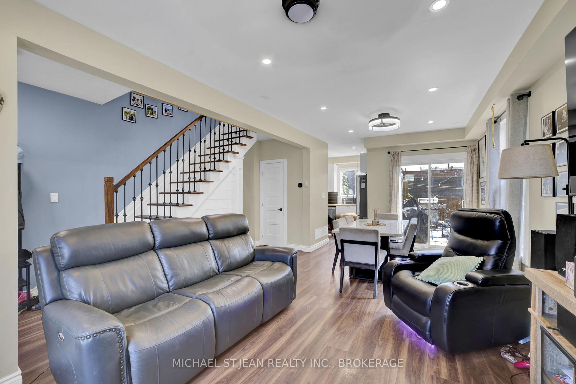 Photo 9 of 6 Frederick Avenue, Hamilton, Crown Point — HOMEH