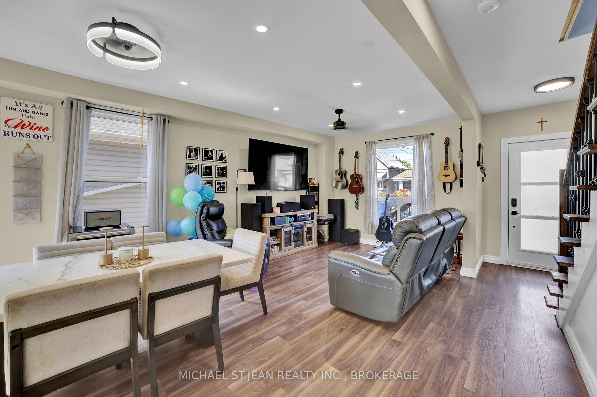 Photo 10 of 6 Frederick Avenue, Hamilton, Crown Point — HOMEH