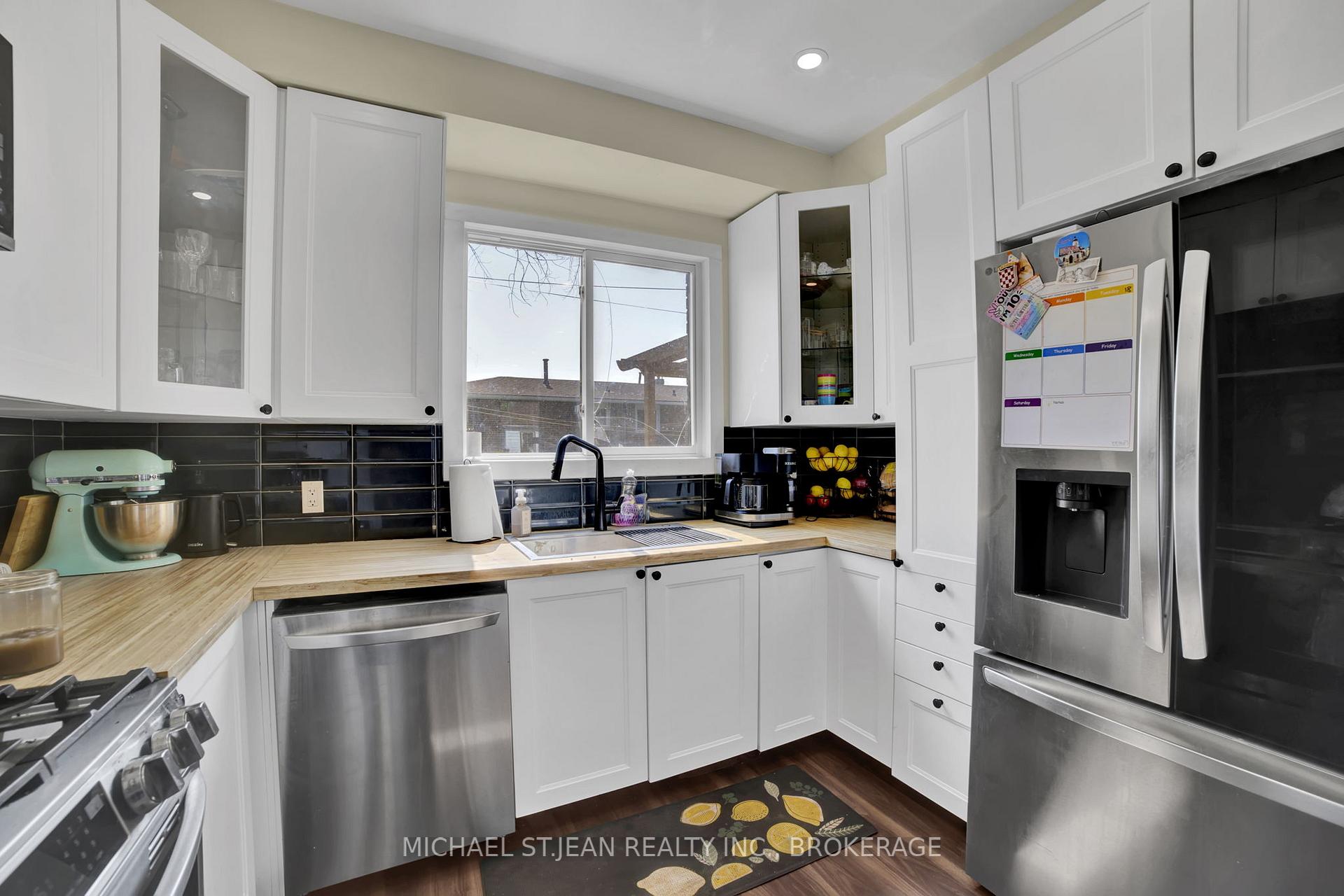 Photo 14 of 6 Frederick Avenue, Hamilton, Crown Point — HOMEH