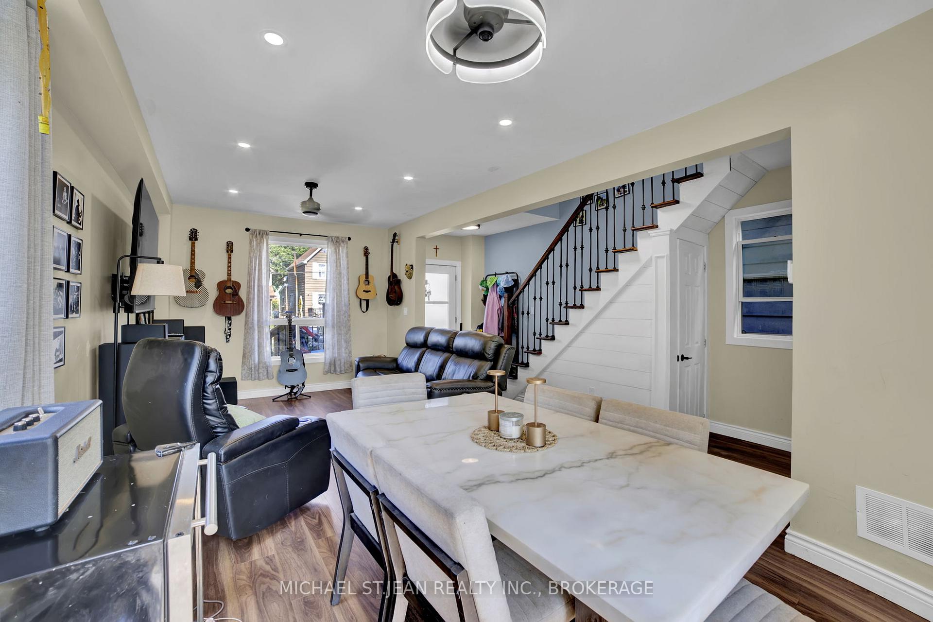 Photo 17 of 6 Frederick Avenue, Hamilton, Crown Point — HOMEH