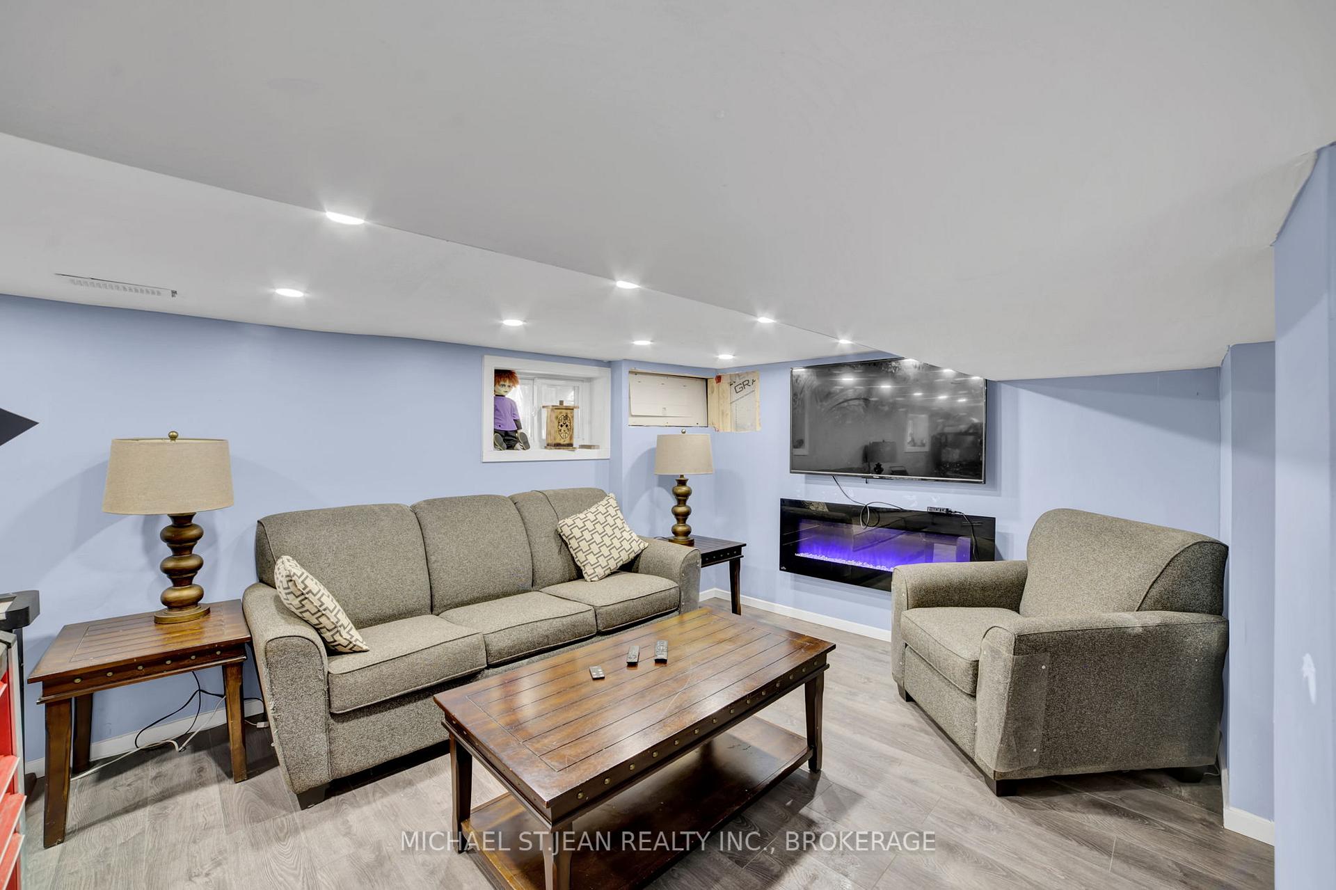 Photo 31 of 6 Frederick Avenue, Hamilton, Crown Point — HOMEH