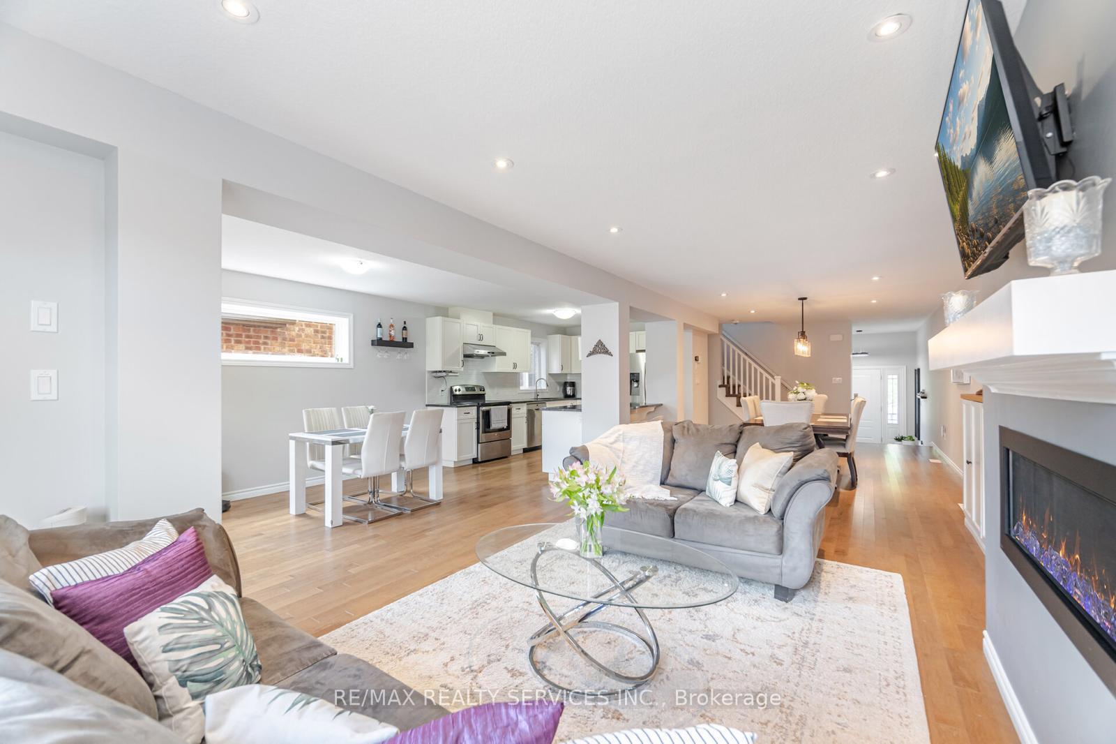 Photo 10 of 567 Starwood Drive, Guelph, Grange Road — HOMEH