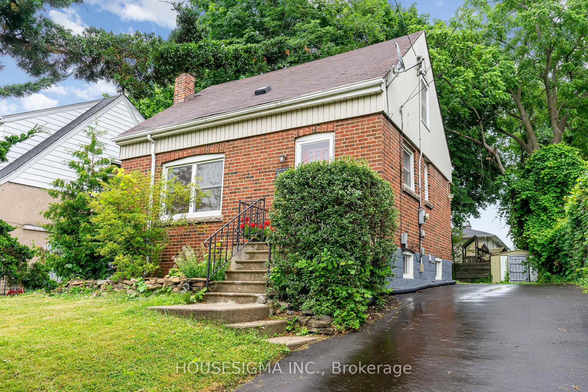 Front of 225 Bowman Street