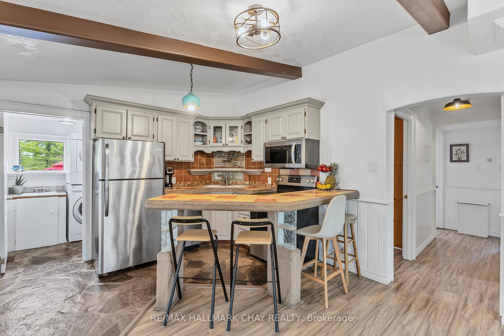 Photo 5 of 23 Pops Lane, Wasaga Beach — HOMEH