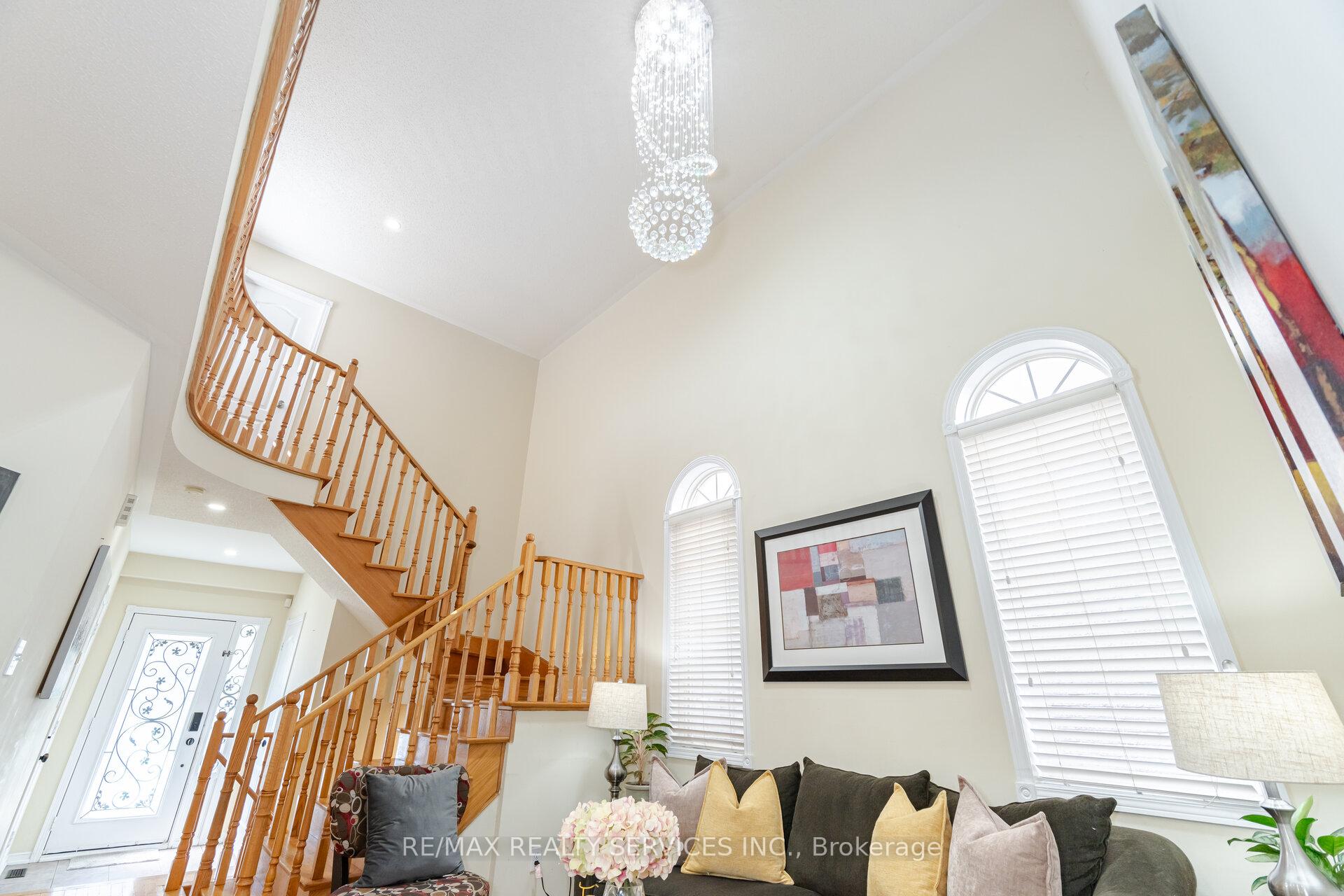 Photo 6 of 21 Queen Mary Drive, Brampton, Fletcher's Meadow — HOMEH