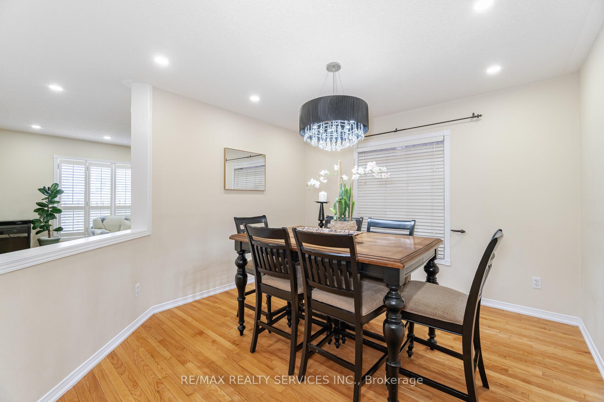 Photo 28 of 21 Queen Mary Drive, Brampton, Fletcher's Meadow — HOMEH