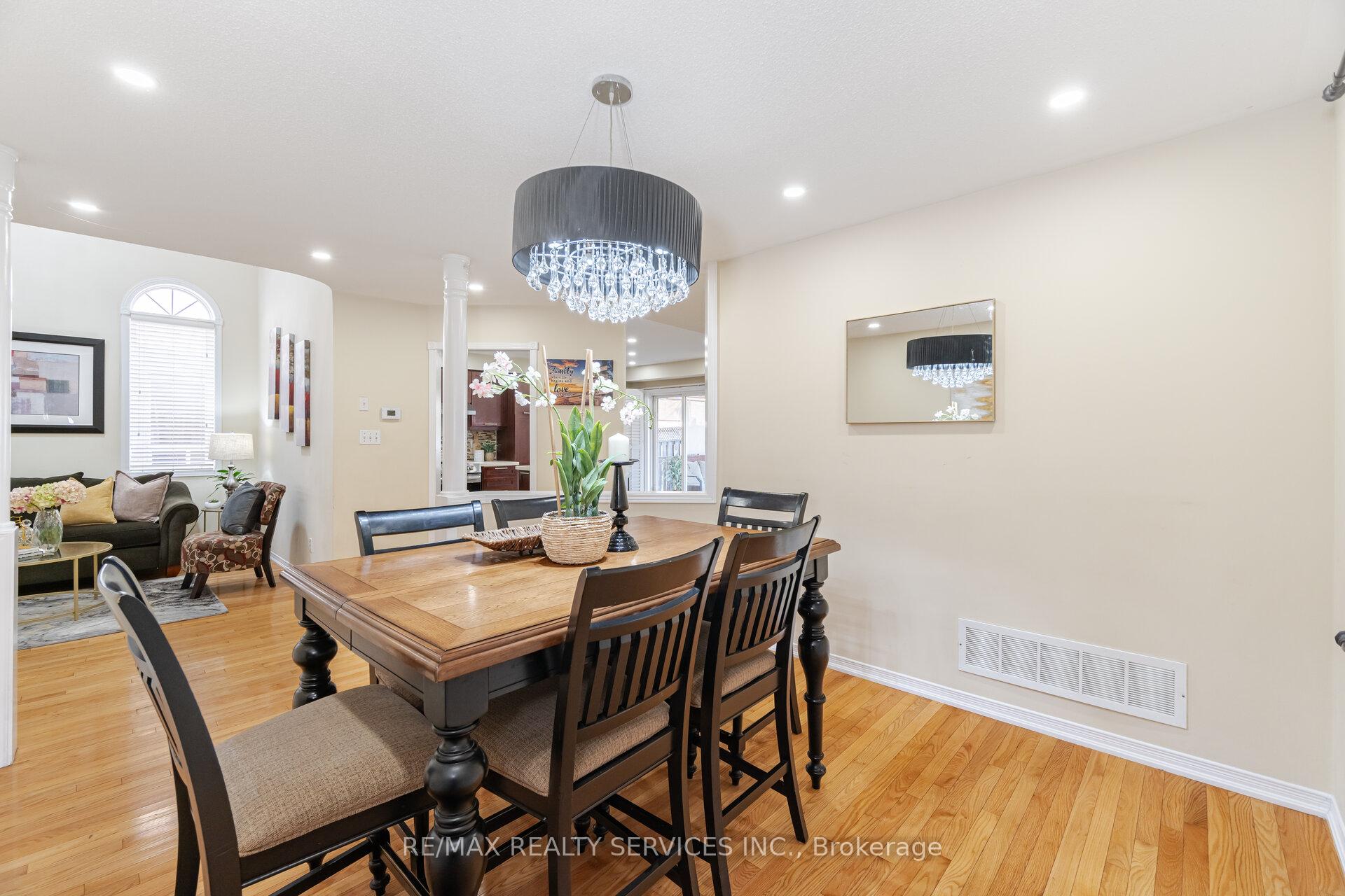Photo 40 of 21 Queen Mary Drive, Brampton, Fletcher's Meadow — HOMEH