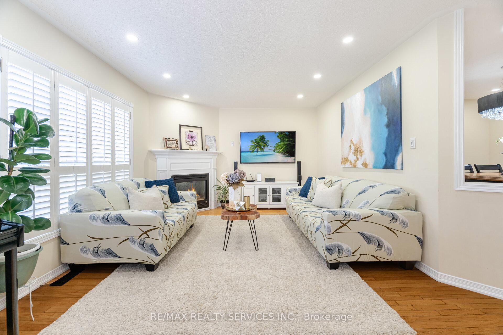 Photo 15 of 21 Queen Mary Drive, Brampton, Fletcher's Meadow — HOMEH