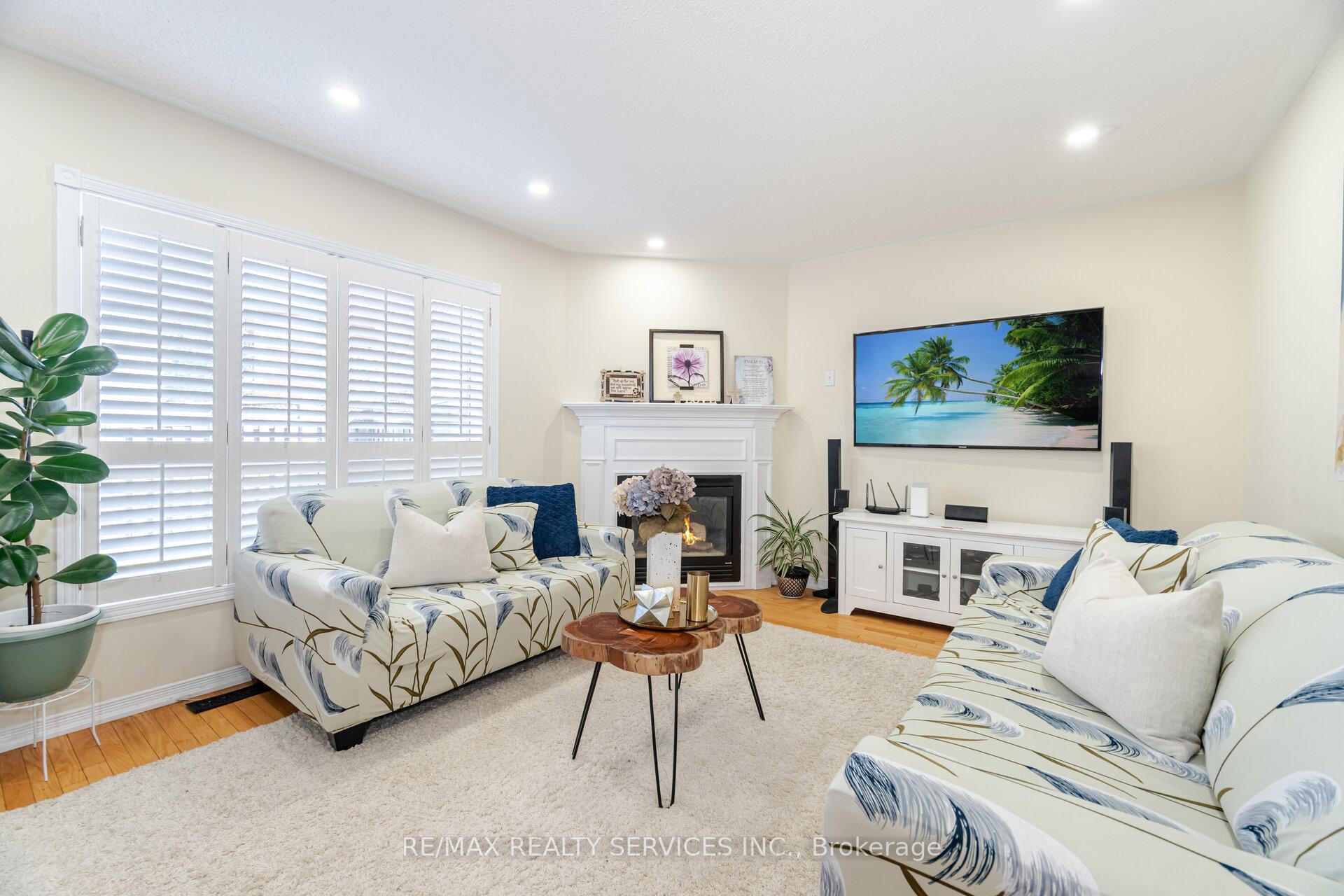 Photo 18 of 21 Queen Mary Drive, Brampton, Fletcher's Meadow — HOMEH