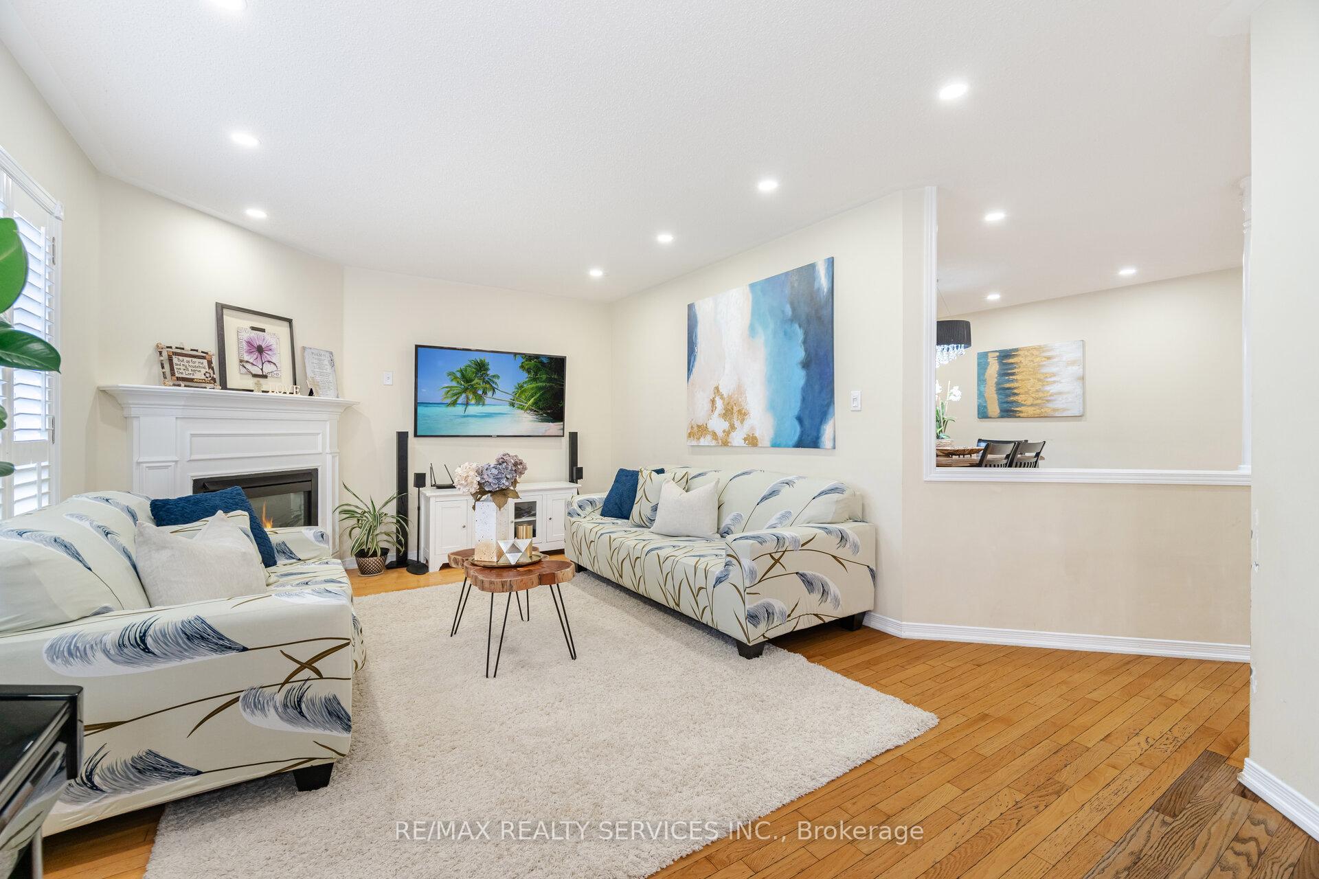 Photo 19 of 21 Queen Mary Drive, Brampton, Fletcher's Meadow — HOMEH