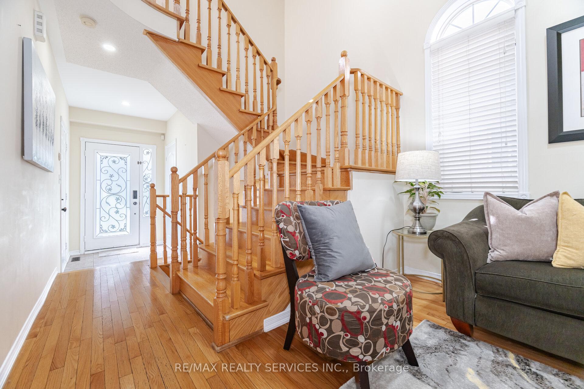 Photo 24 of 21 Queen Mary Drive, Brampton, Fletcher's Meadow — HOMEH