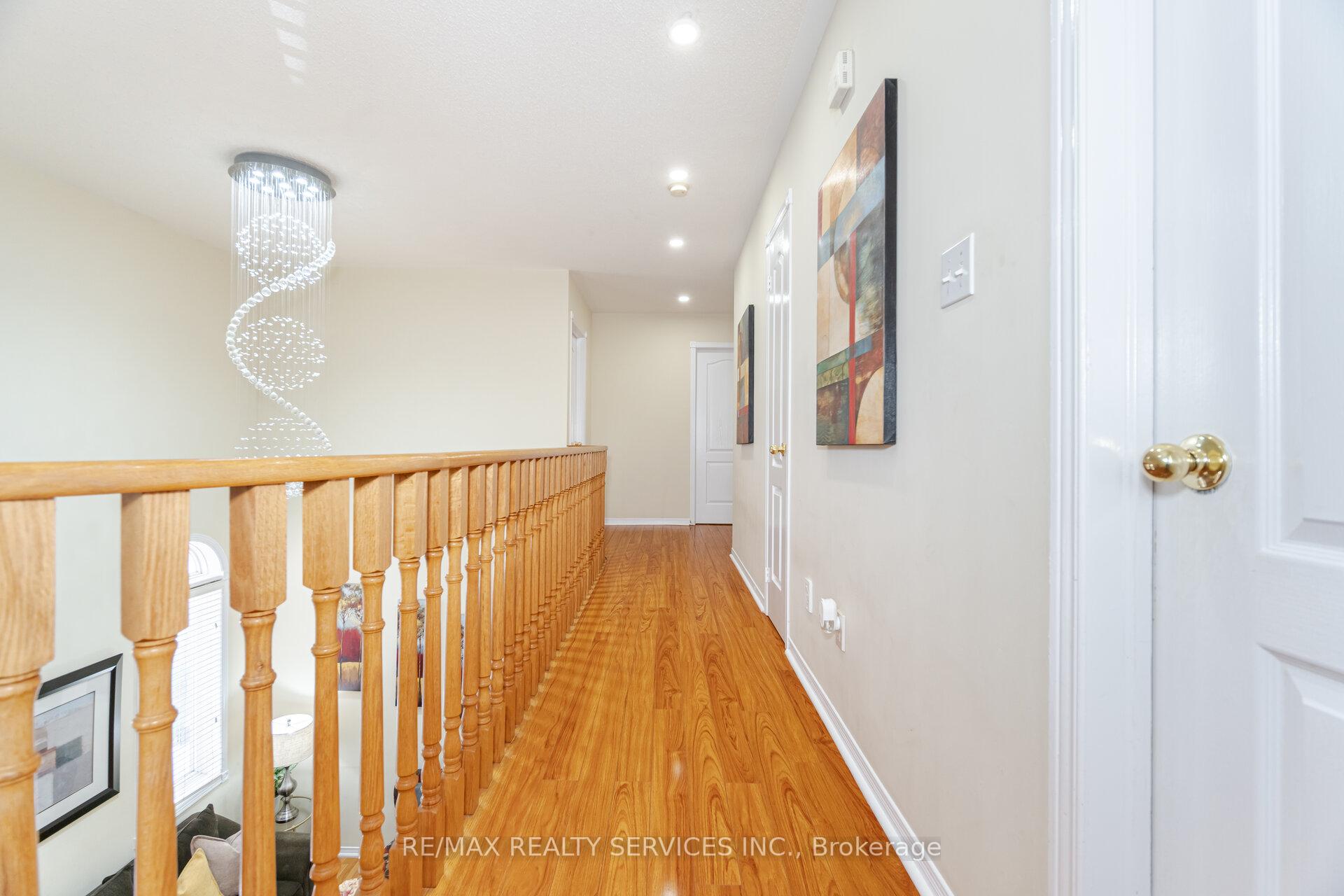 Photo 23 of 21 Queen Mary Drive, Brampton, Fletcher's Meadow — HOMEH