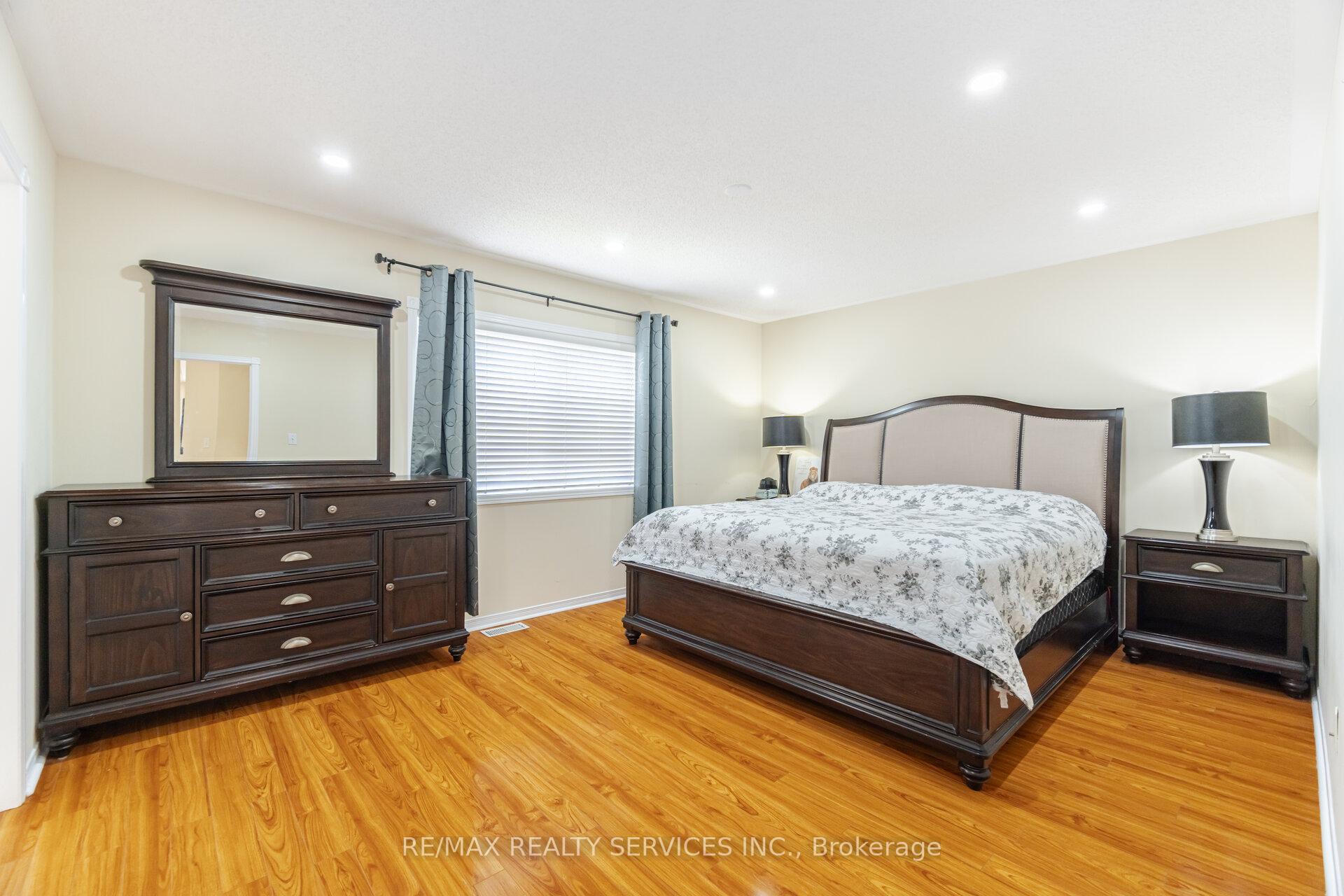 Photo 37 of 21 Queen Mary Drive, Brampton, Fletcher's Meadow — HOMEH