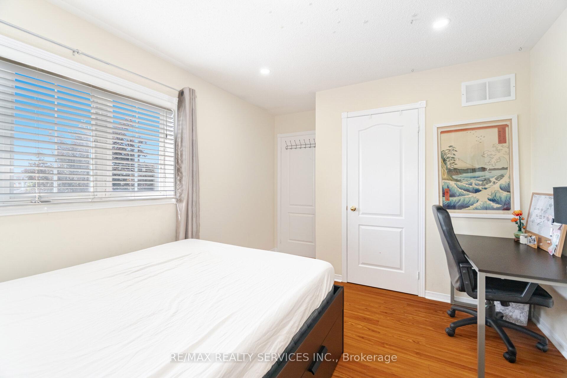 Photo 25 of 21 Queen Mary Drive, Brampton, Fletcher's Meadow — HOMEH