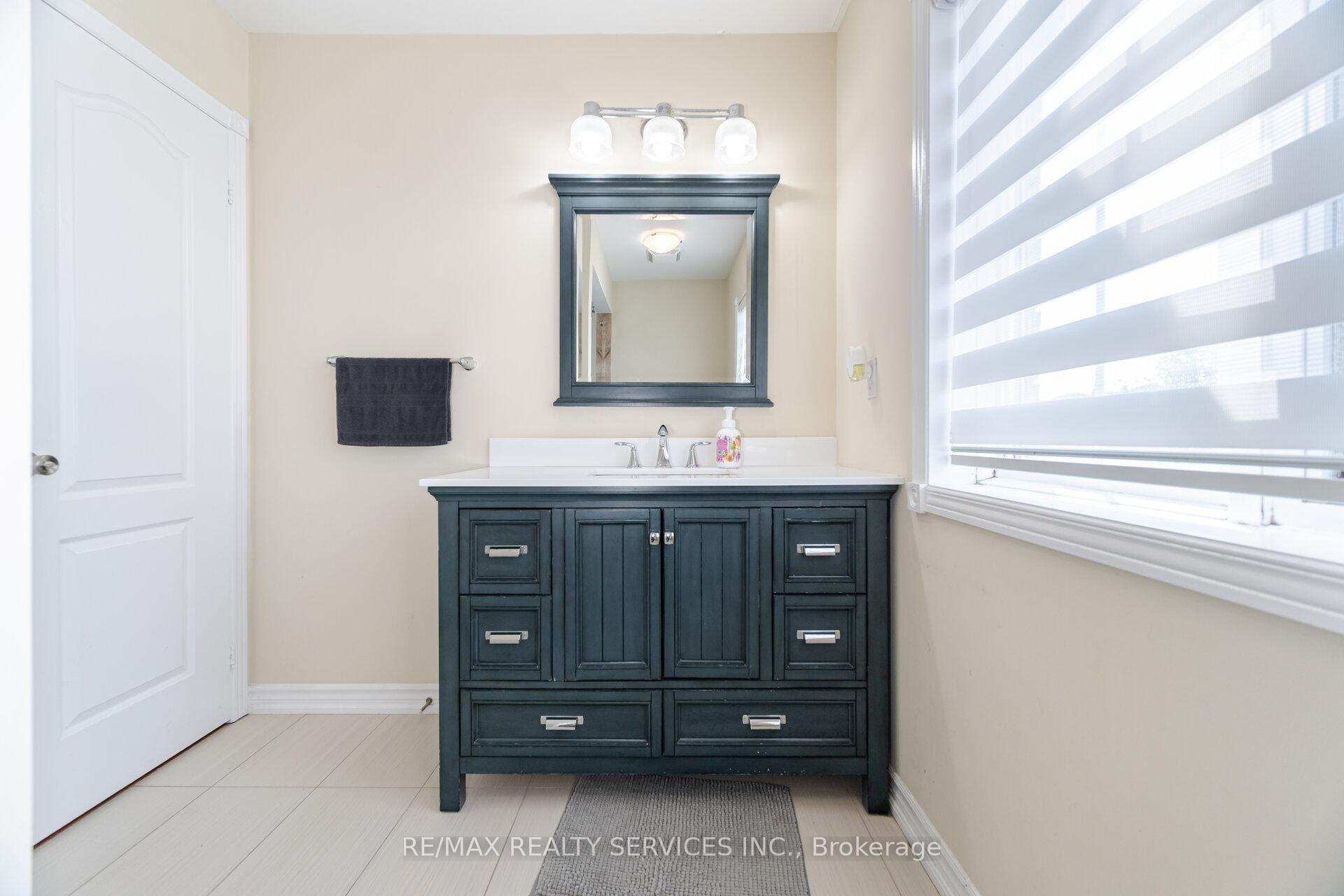 Photo 30 of 21 Queen Mary Drive, Brampton, Fletcher's Meadow — HOMEH