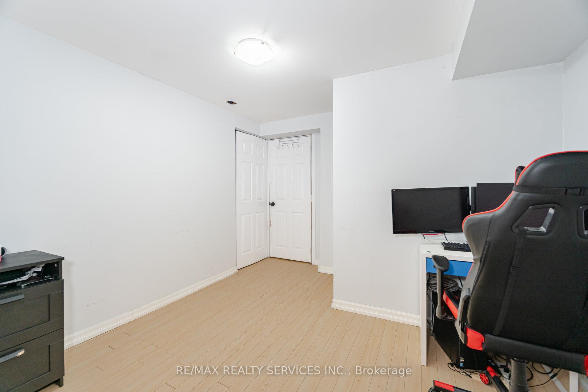 Photo 39 of 21 Queen Mary Drive, Brampton, Fletcher's Meadow — HOMEH