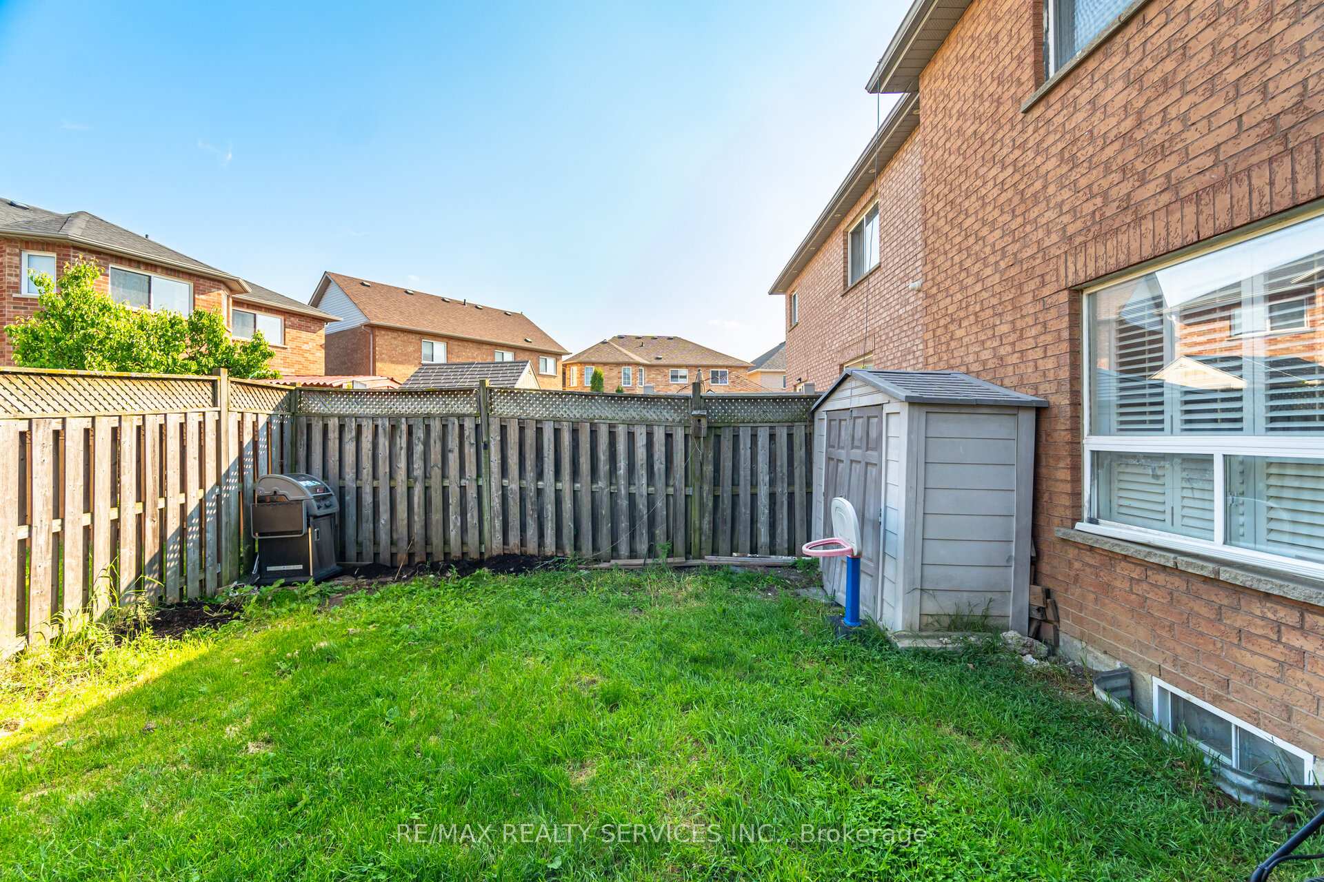 Photo 46 of 21 Queen Mary Drive, Brampton, Fletcher's Meadow — HOMEH