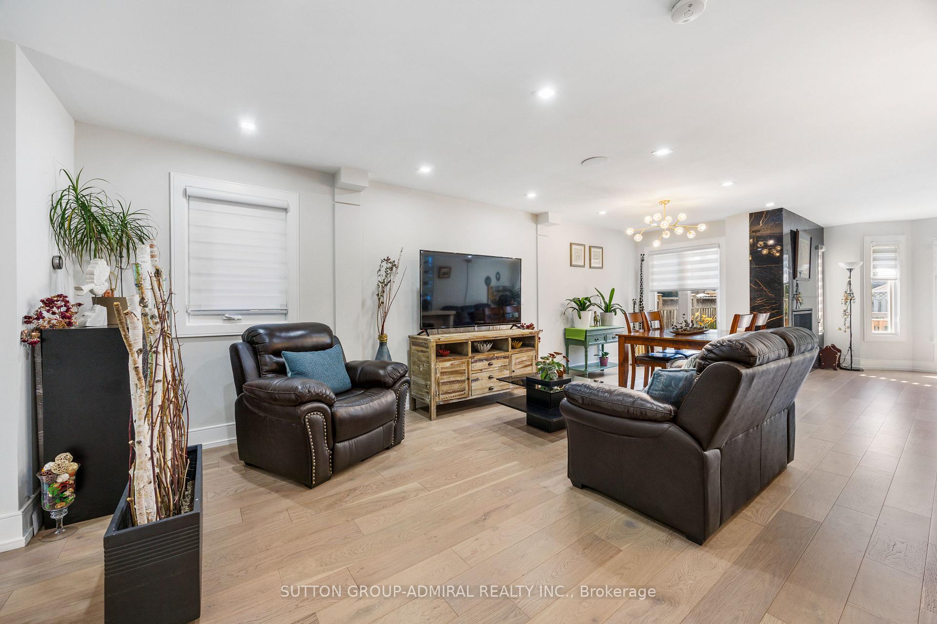 Photo 2 of 134 Gailcrest Circle, Vaughan, Crestwood-Springfarm-Yorkhill — HOMEH