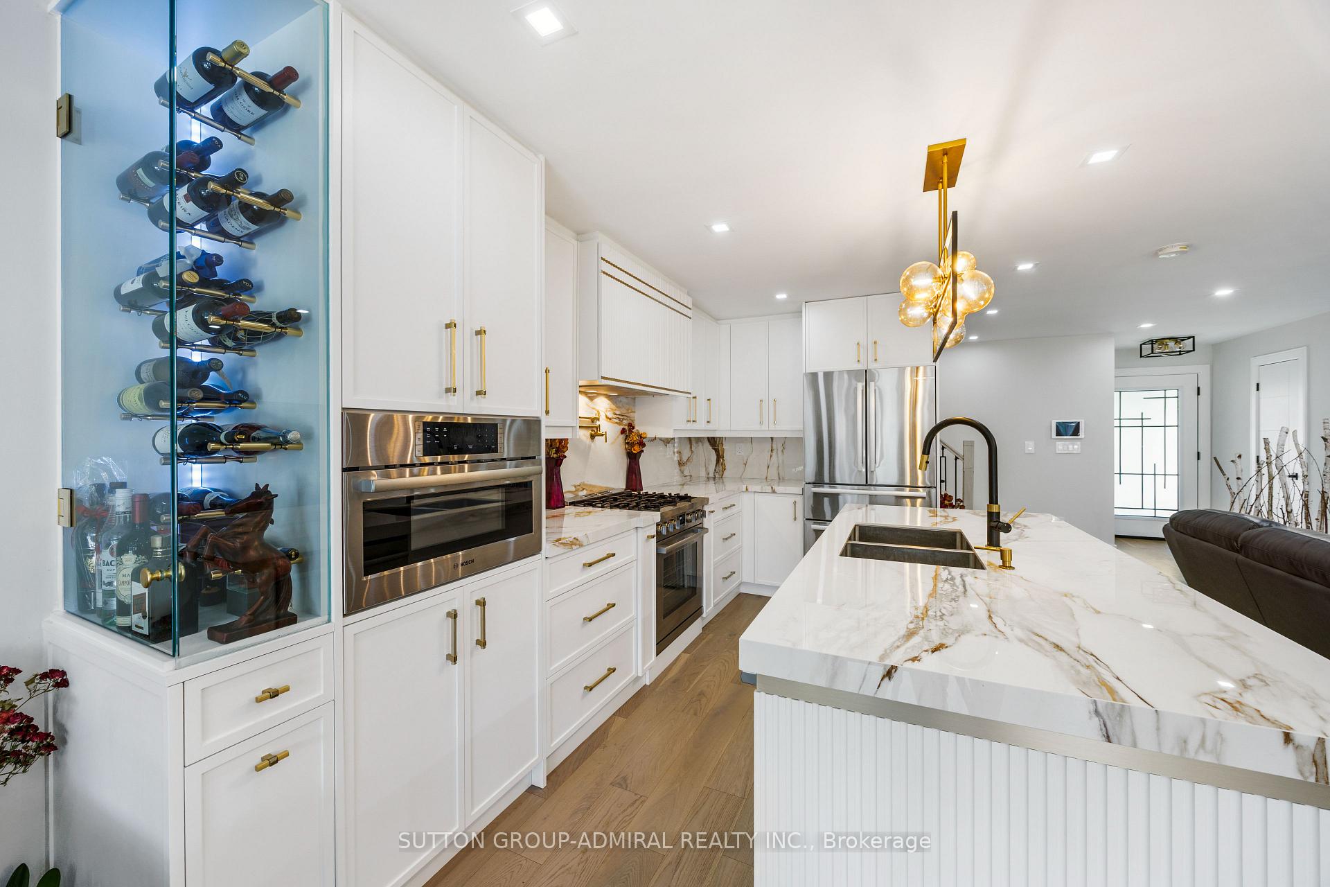 Photo 3 of 134 Gailcrest Circle, Vaughan, Crestwood-Springfarm-Yorkhill — HOMEH