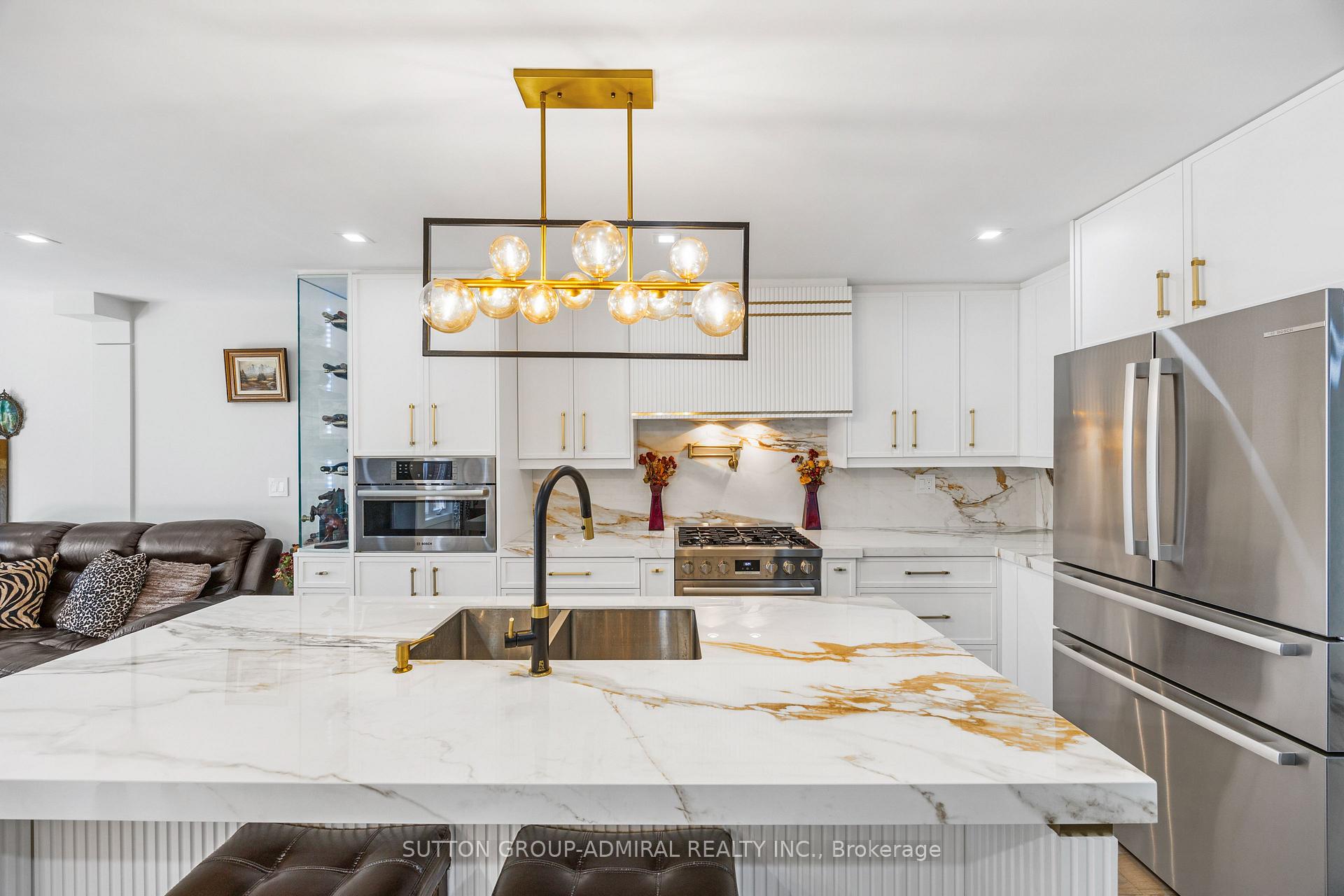 Photo 6 of 134 Gailcrest Circle, Vaughan, Crestwood-Springfarm-Yorkhill — HOMEH