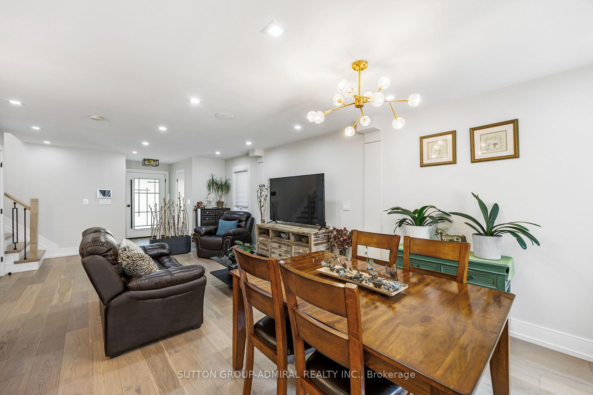 Photo 5 of 134 Gailcrest Circle, Vaughan, Crestwood-Springfarm-Yorkhill — HOMEH