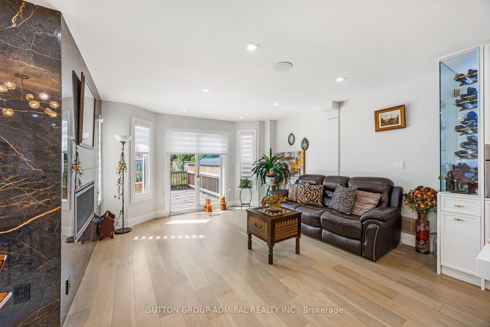 Photo 9 of 134 Gailcrest Circle, Vaughan, Crestwood-Springfarm-Yorkhill — HOMEH