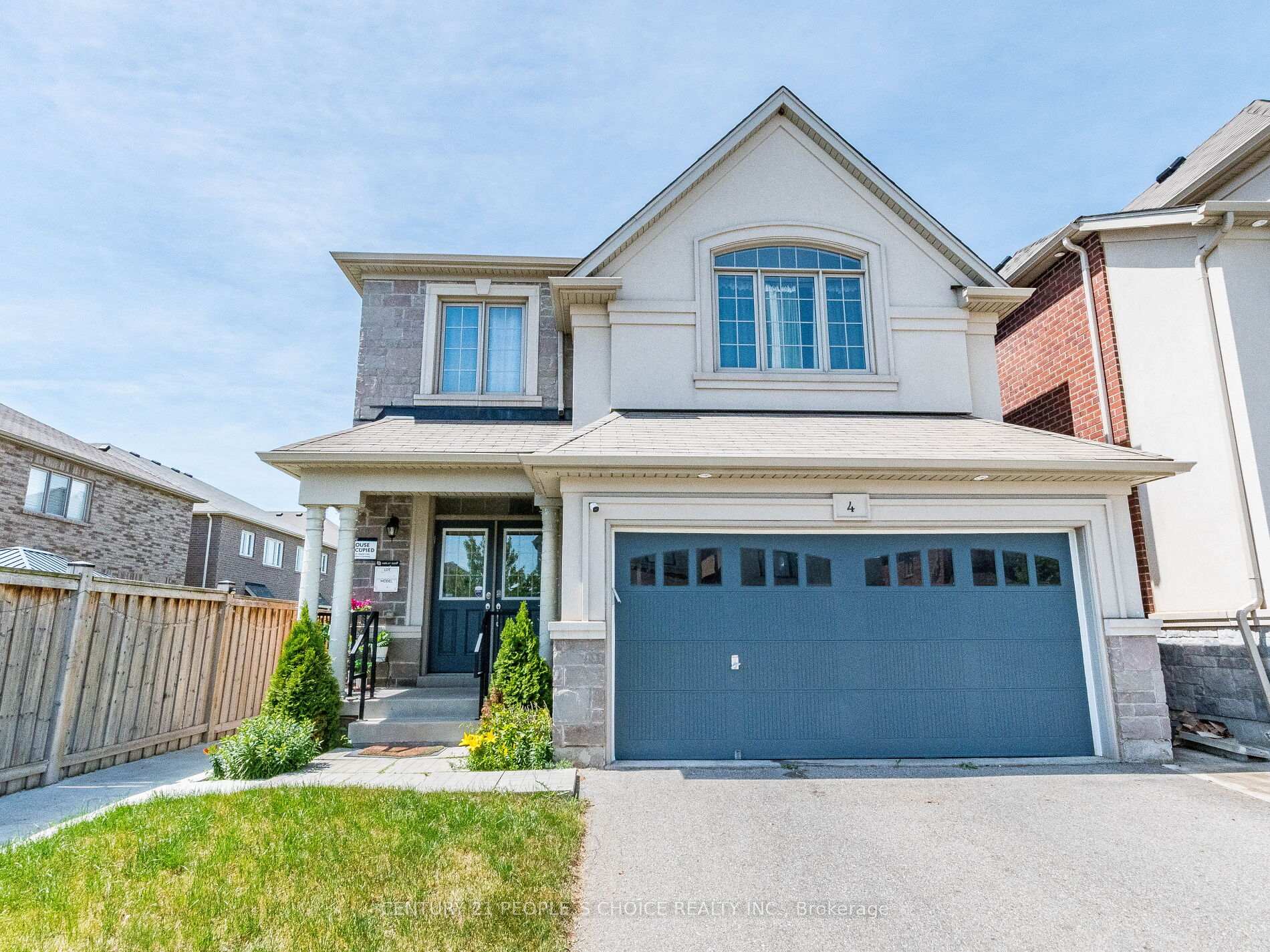 Photo 2 of 4 Dunley Crescent, Brampton, Credit Valley — HOMEH