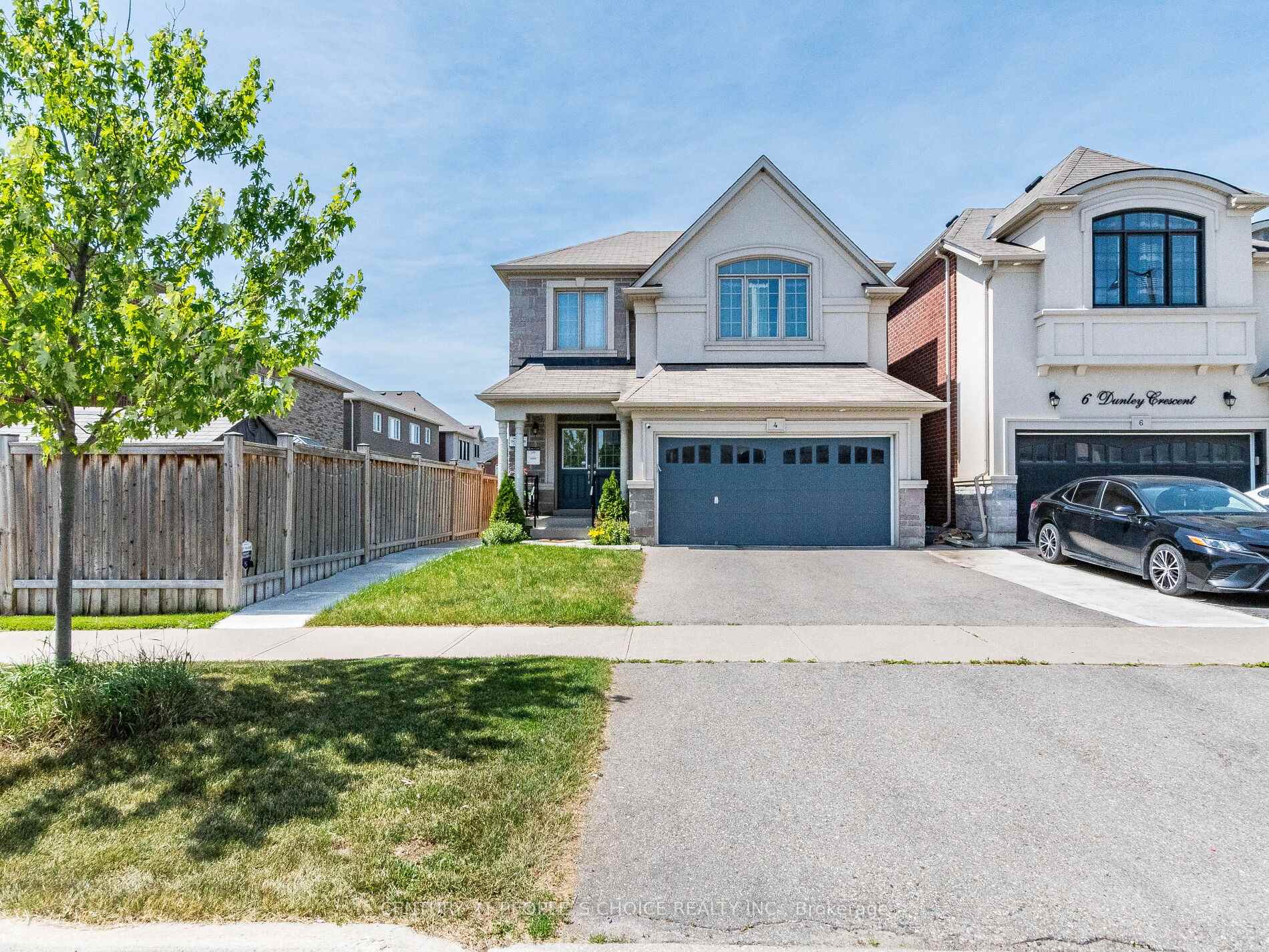 Photo 4 of 4 Dunley Crescent, Brampton, Credit Valley — HOMEH